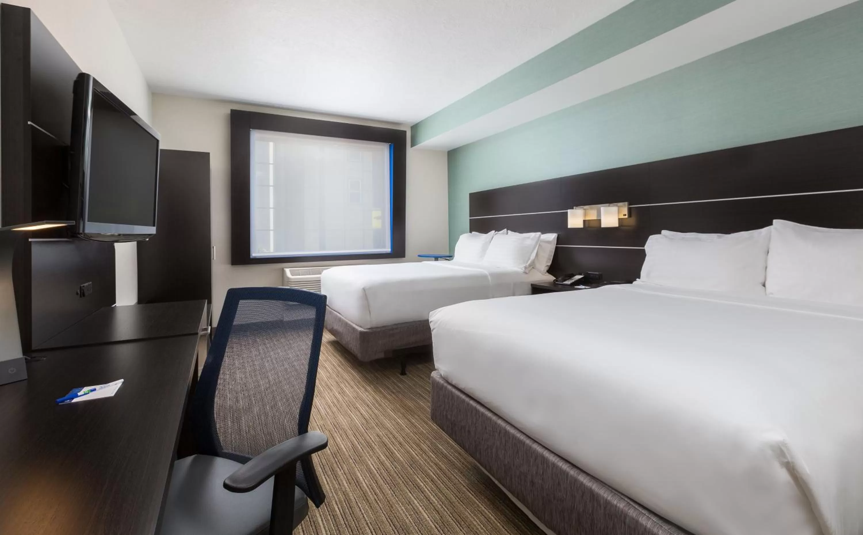 Photo of the whole room, Bed in Holiday Inn Express Hotel & Suites Eugene Downtown - University by IHG