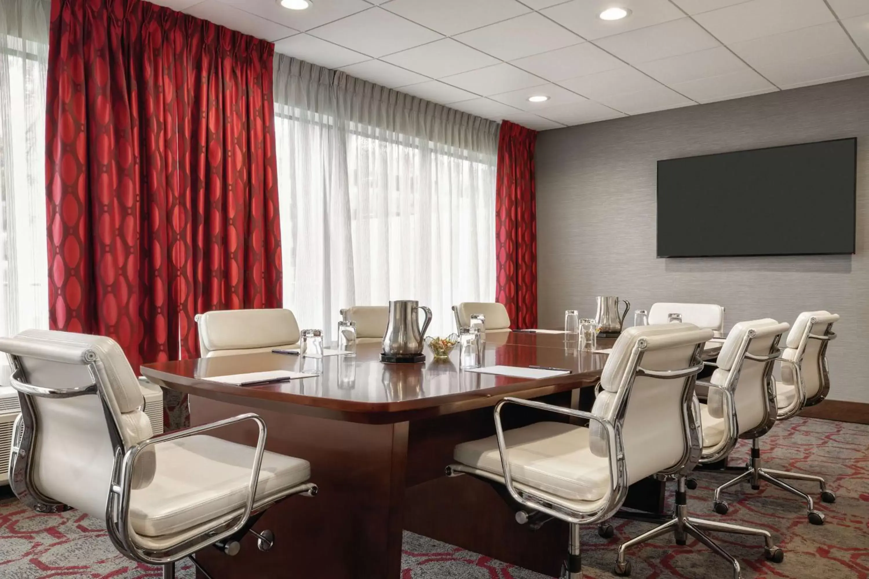 Meeting/conference room in DoubleTree by Hilton Hotel Toronto Airport West