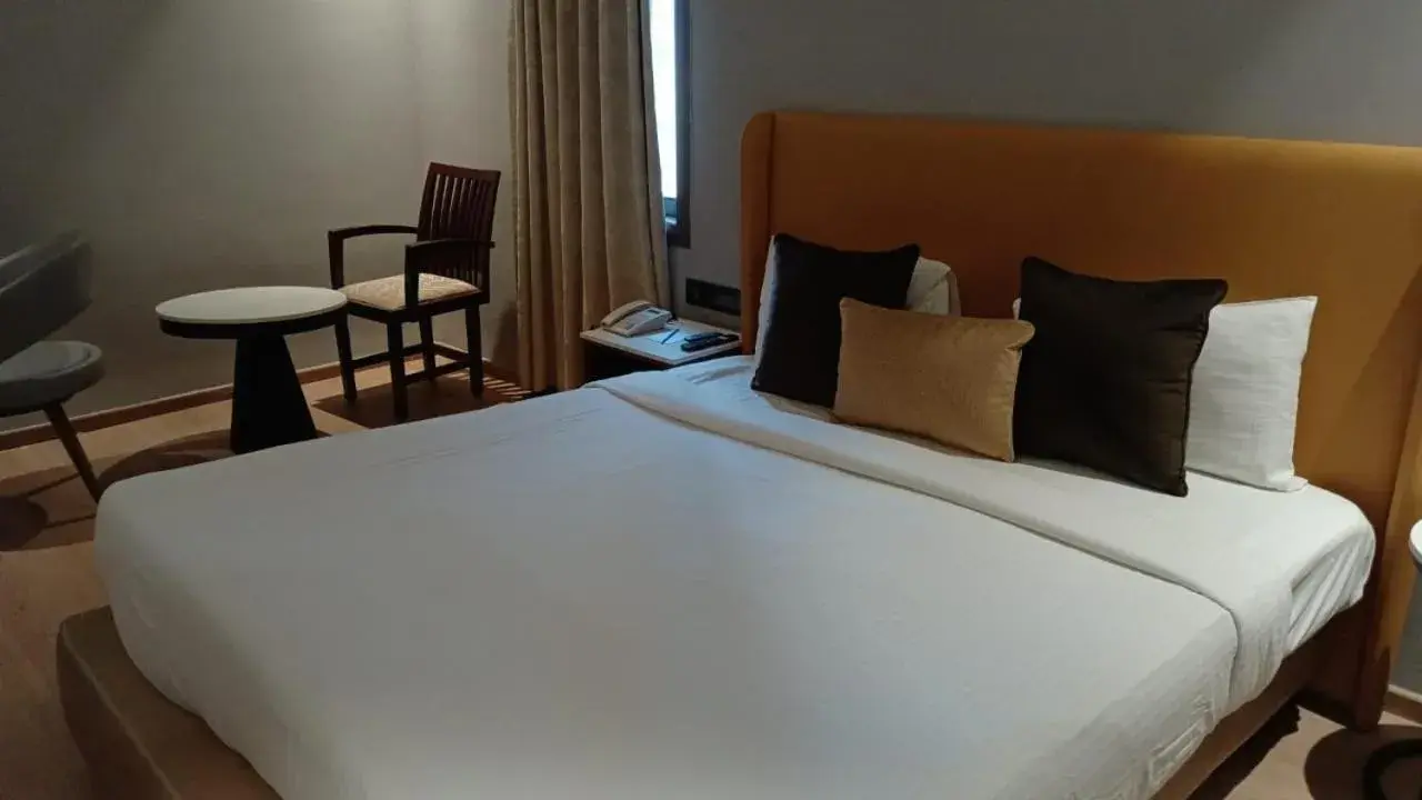 Bed in Hotel Hindusthan International, Bhubaneswar