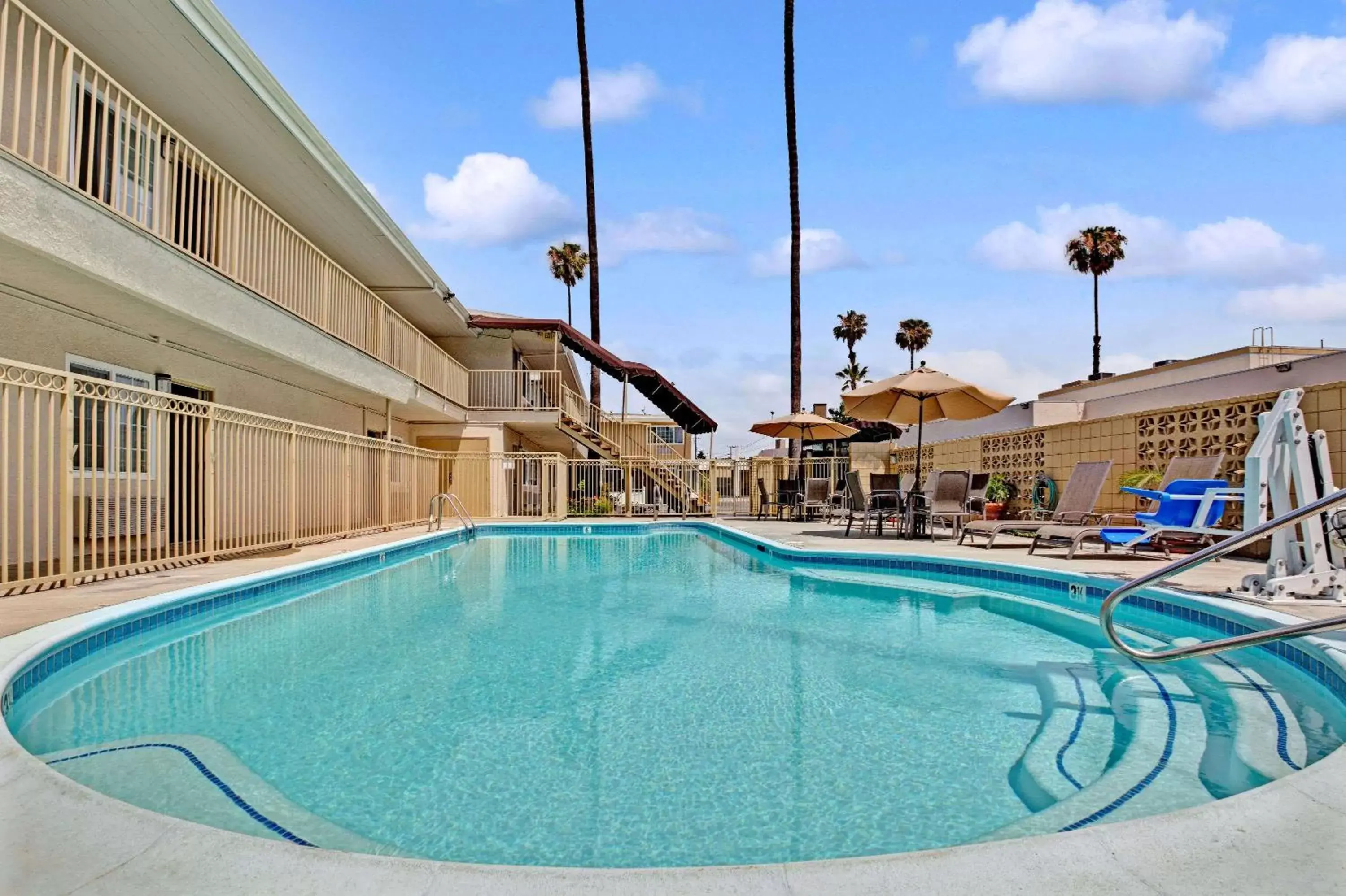 On site, Swimming Pool in Super 8 by Wyndham Los Angeles-Culver City Area