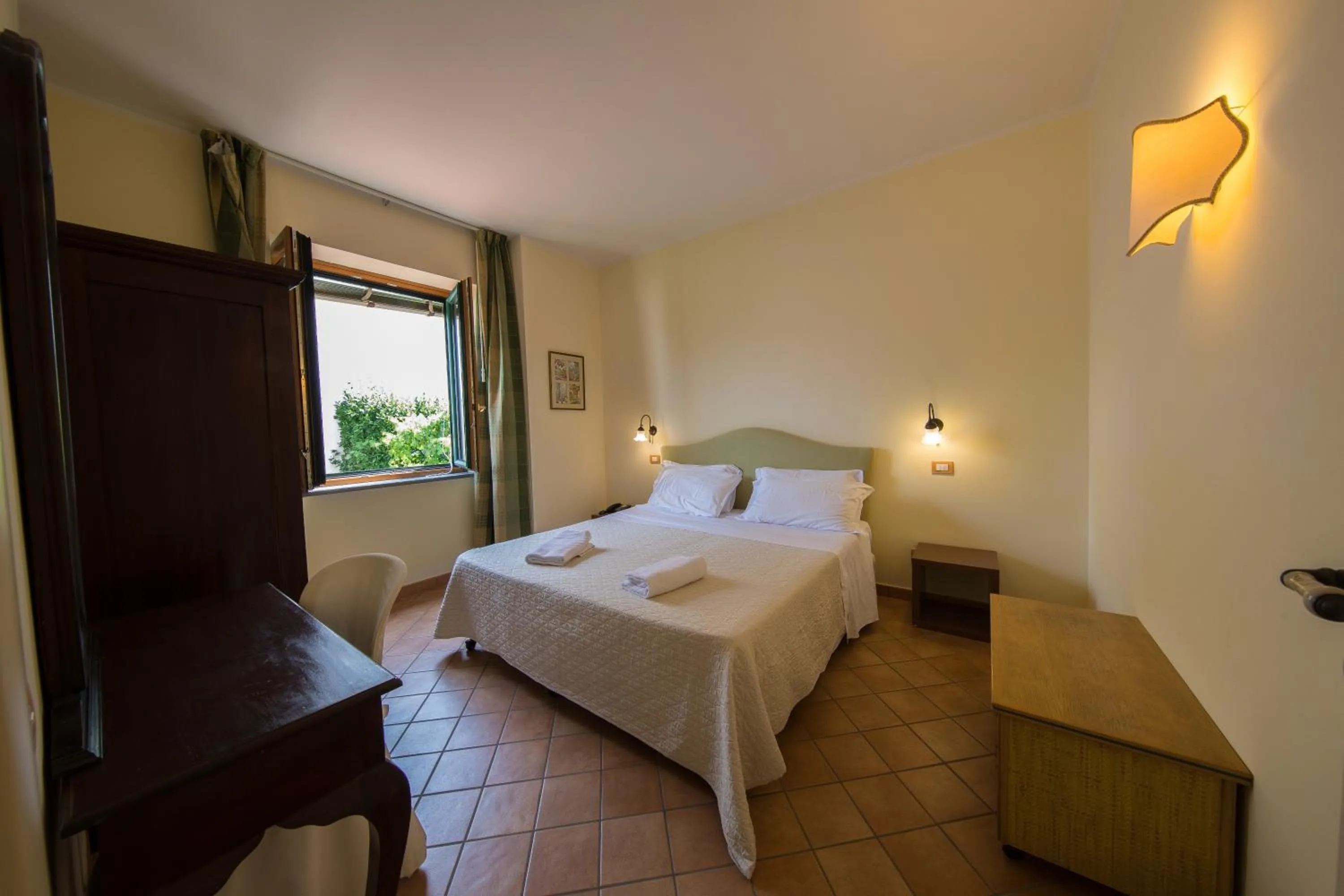 Bed in Hotel Scapolatiello