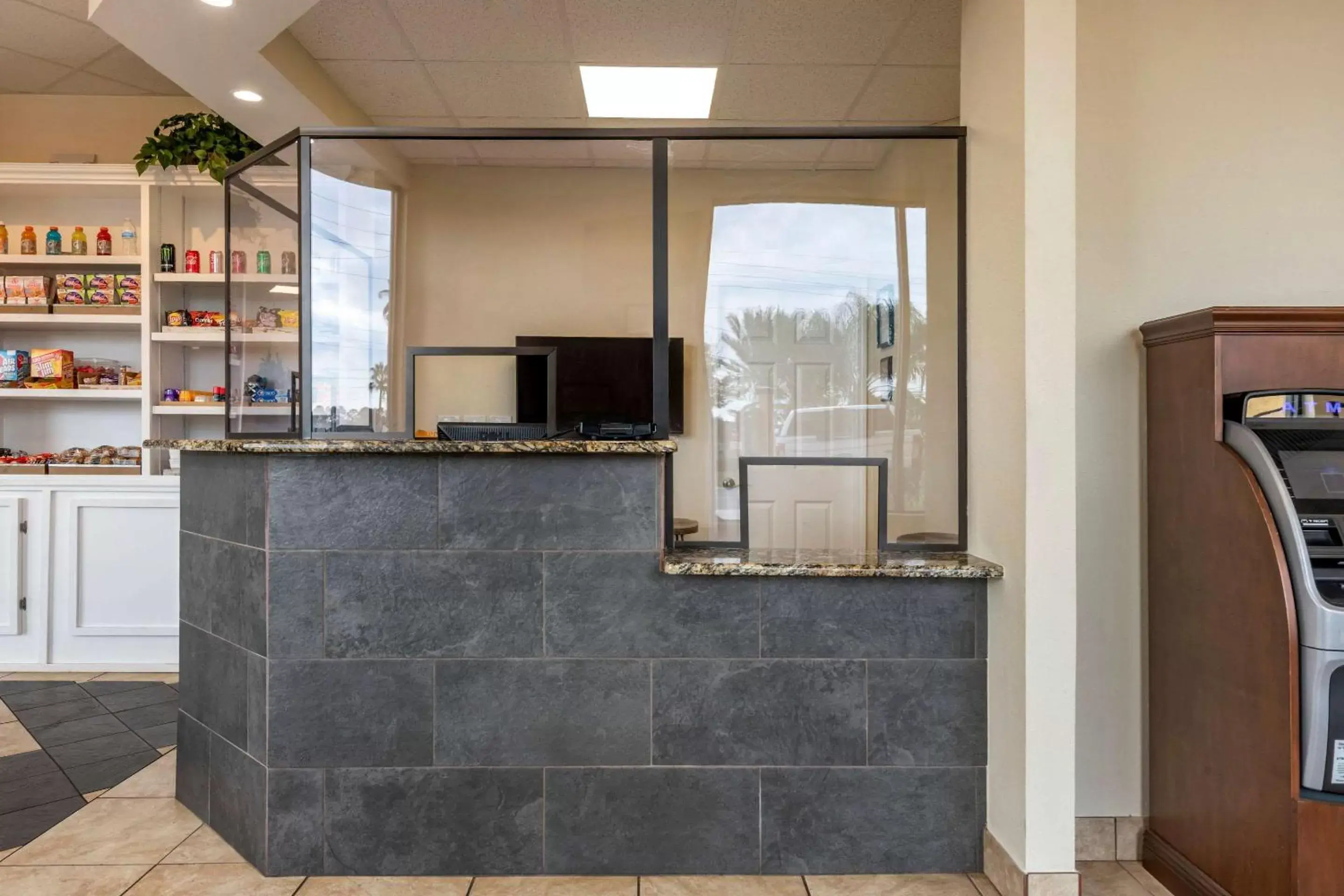 Lobby or reception in Econo Lodge Inn & Suites Maingate Central