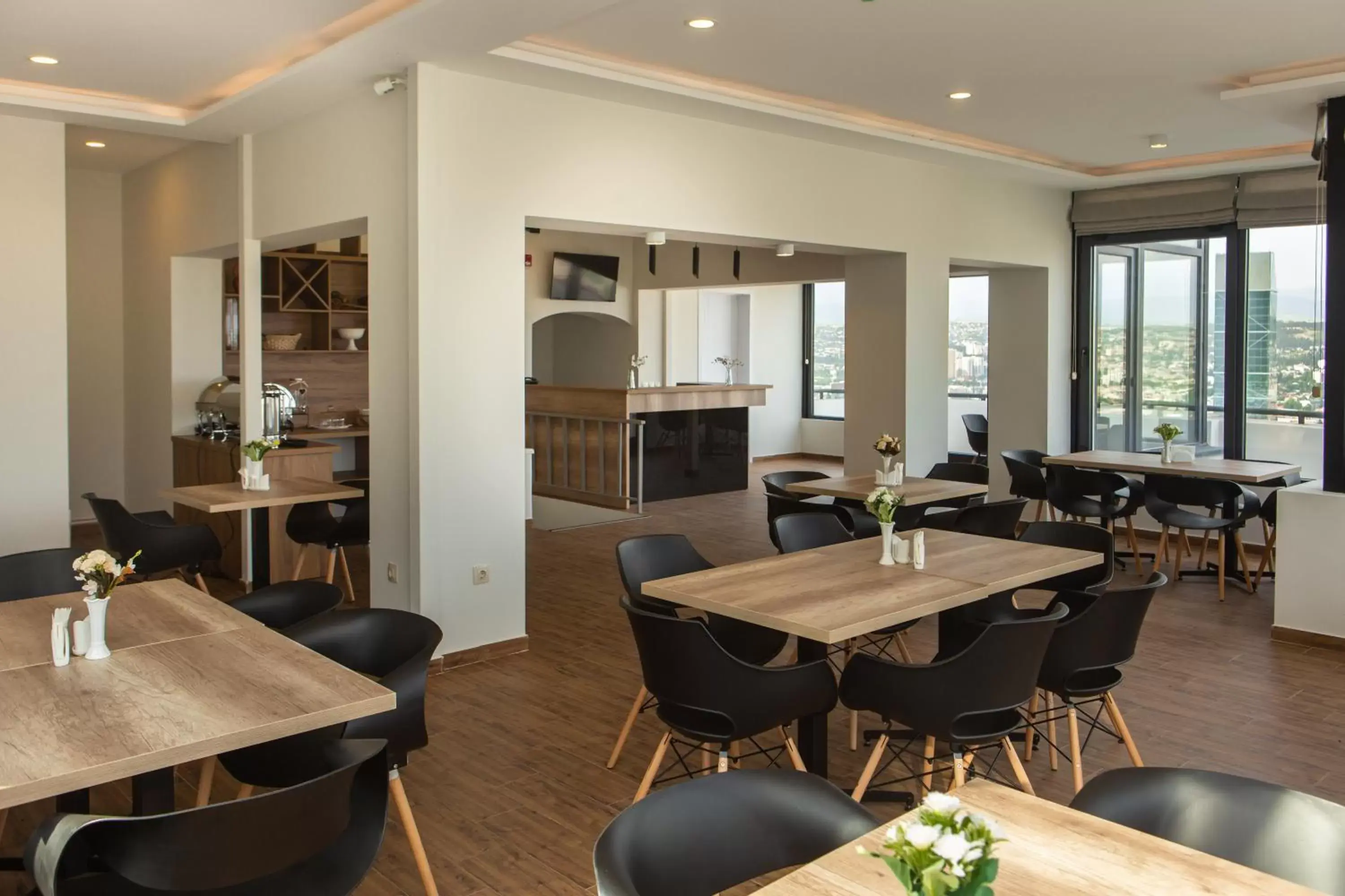 Restaurant/places to eat in Vista Hotel Restaurant/places to eat in Vista Hotel