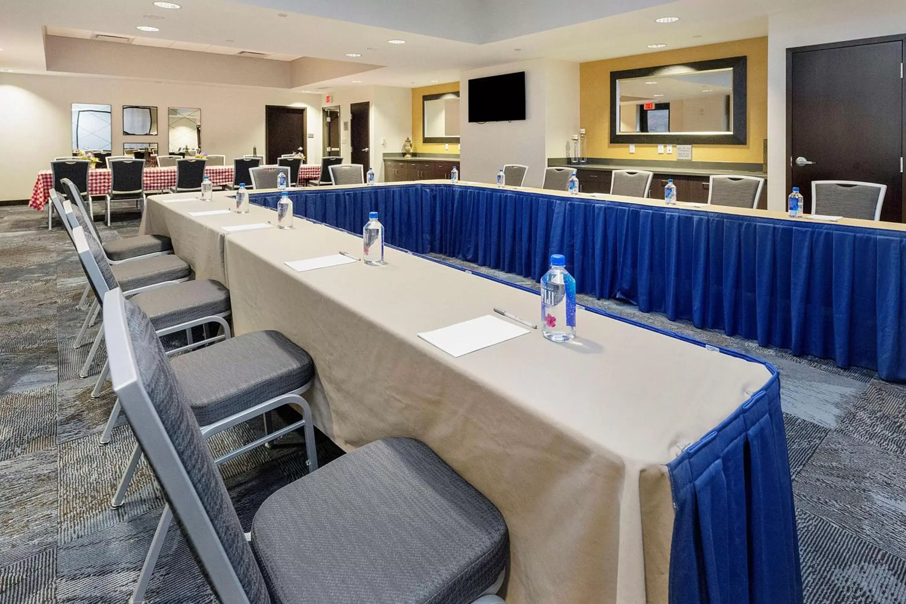 Meeting/conference room in Hampton Inn & Suites Morgantown / University Town Centre