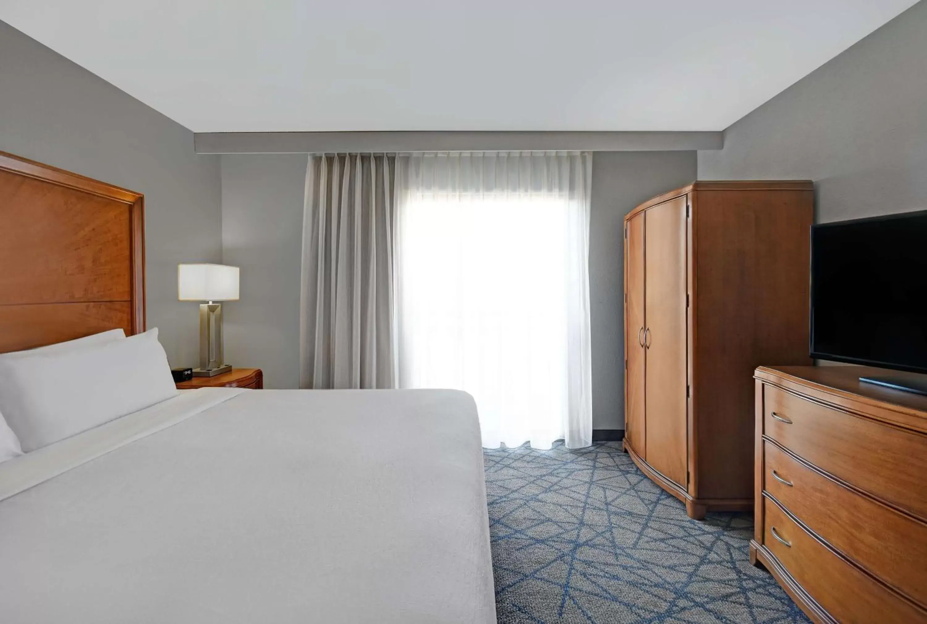 Bedroom, Bed in Embassy Suites by Hilton Detroit - Livonia/Novi