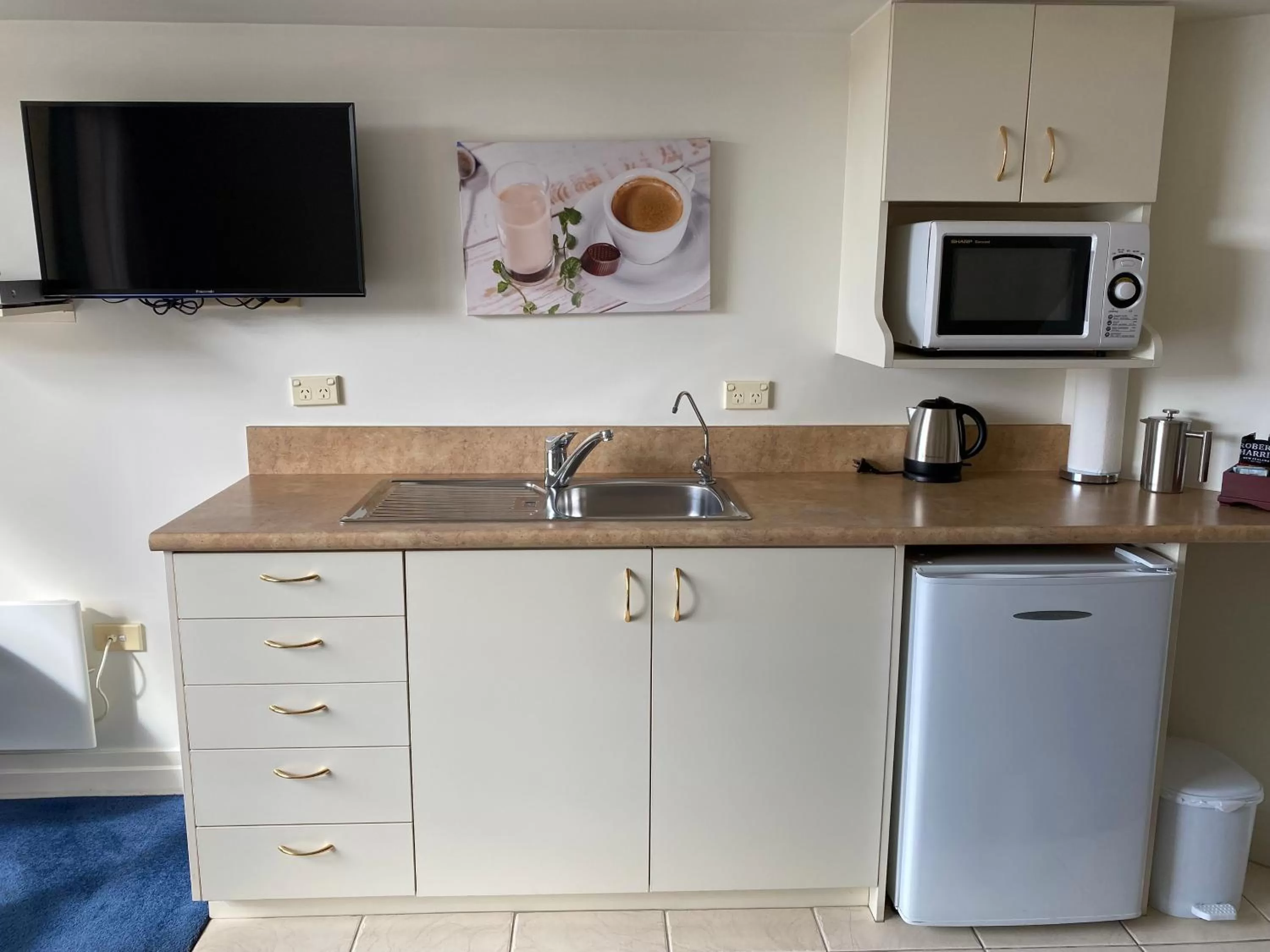 Kitchen or kitchenette in Motel On York