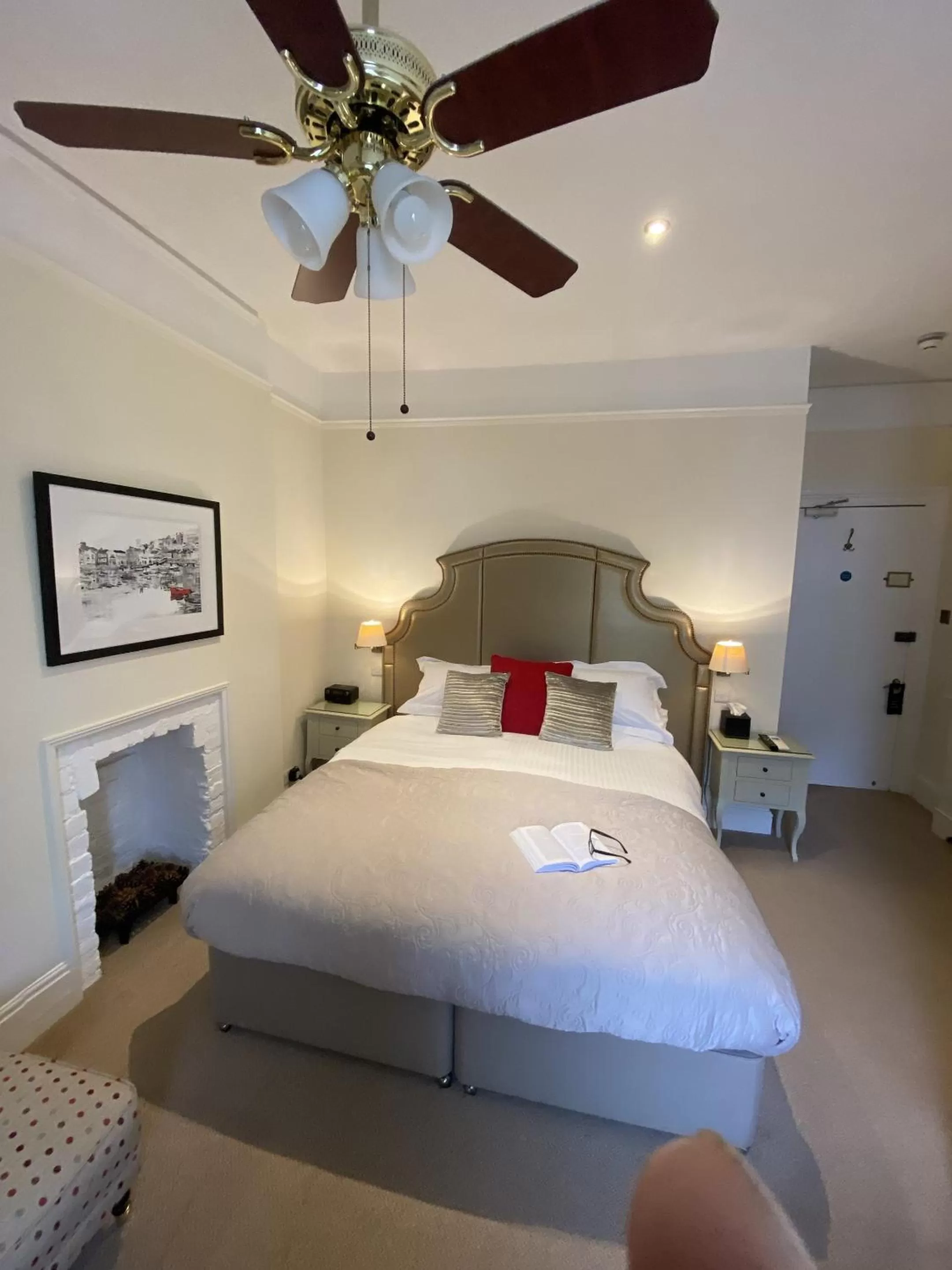 Deluxe Double Room with Shower in Kingston House