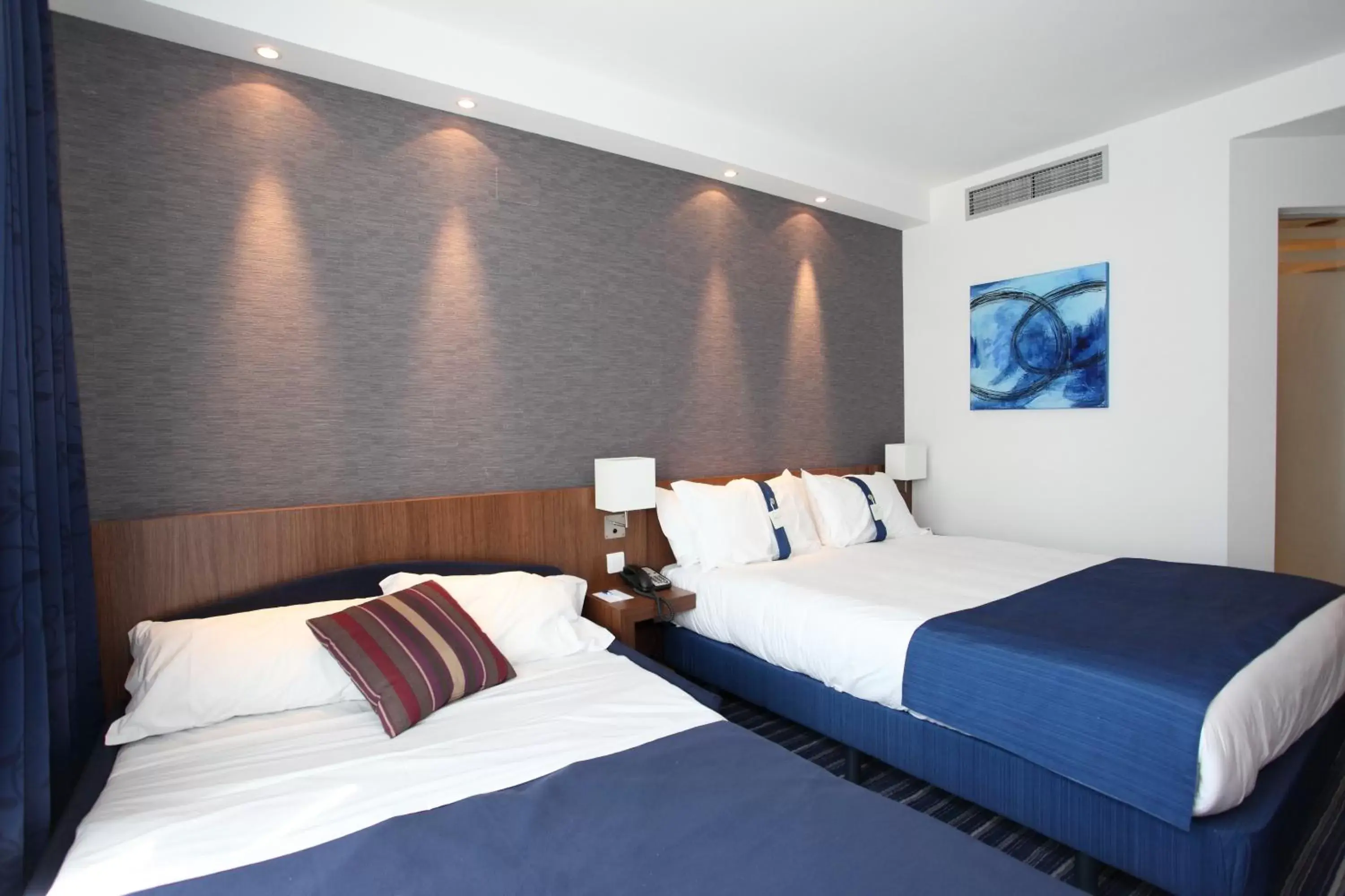 Photo of the whole room, Bed in Holiday Inn Express Madrid Leganes, an IHG Hotel