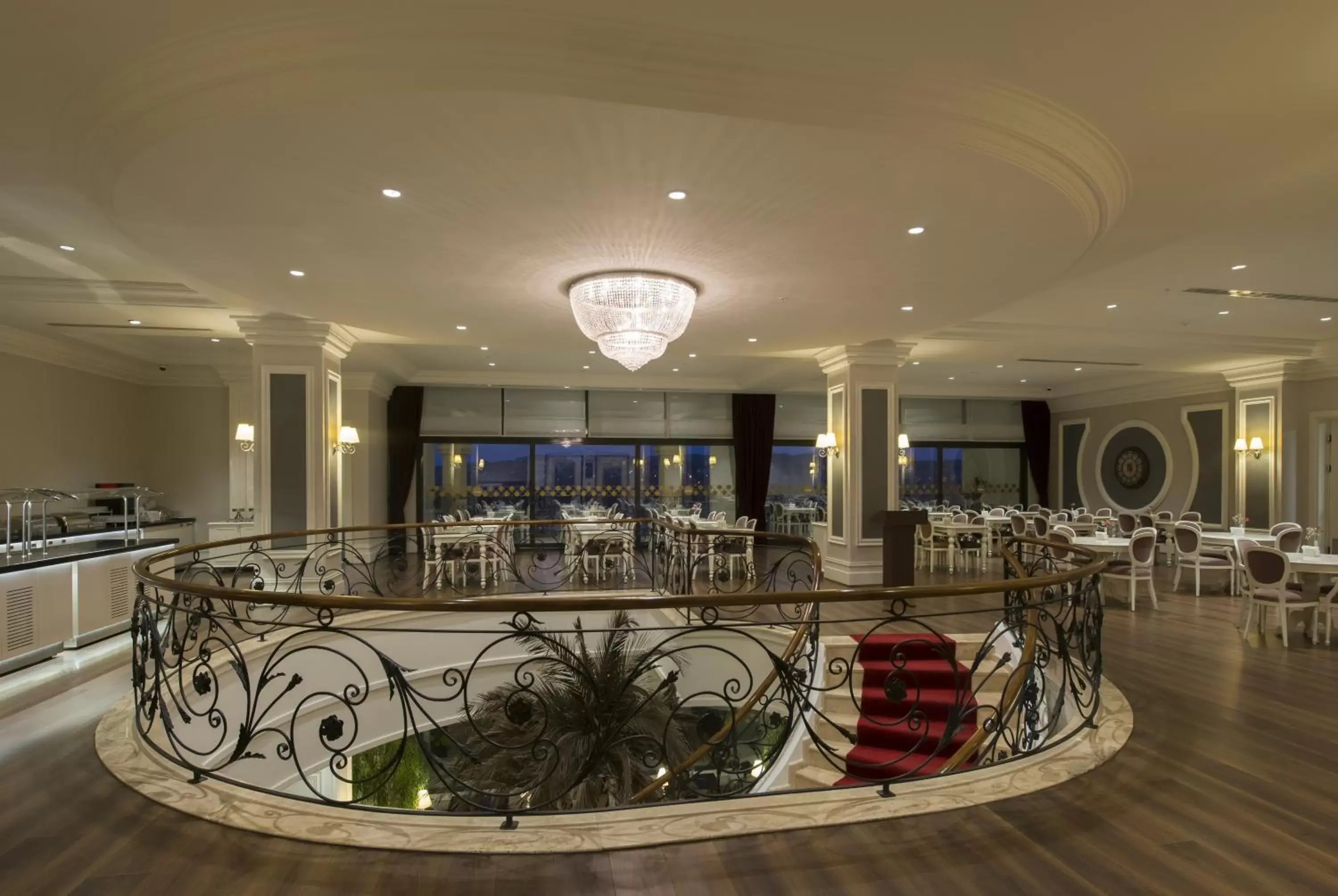 Restaurant/places to eat in Vialand Palace Hotel