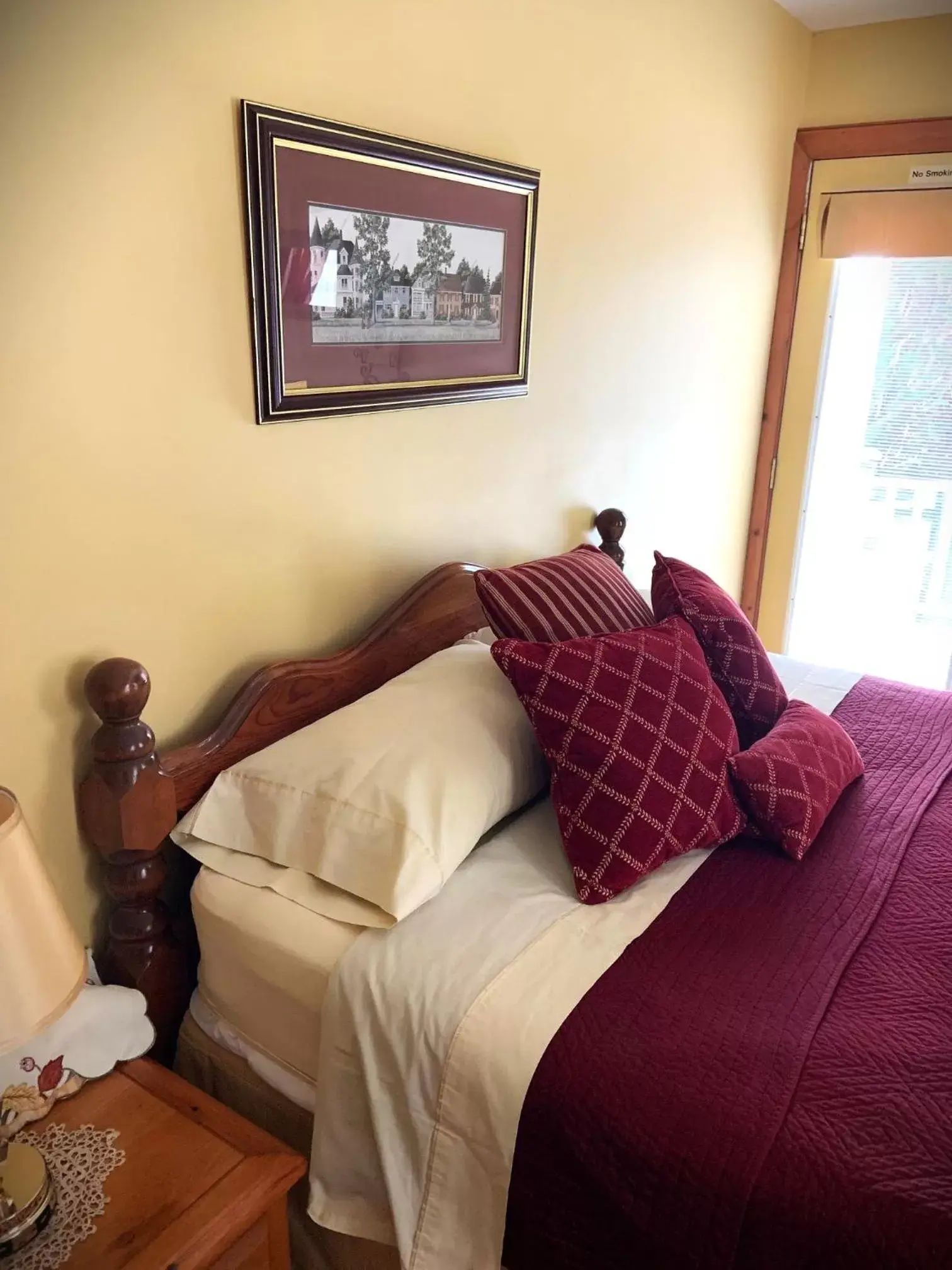 Bedroom, Bed in WeatherPine Inn