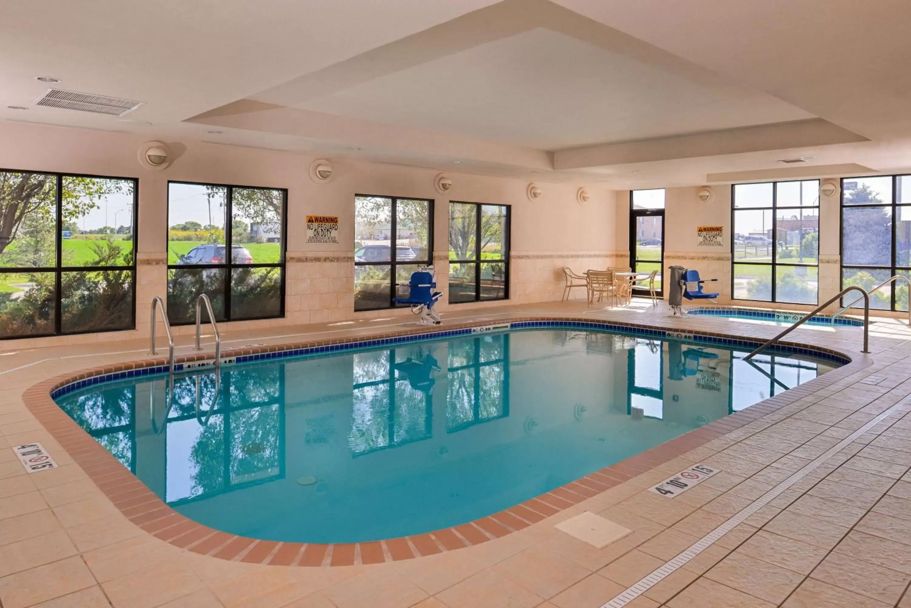 Swimming Pool in Hampton Inn York