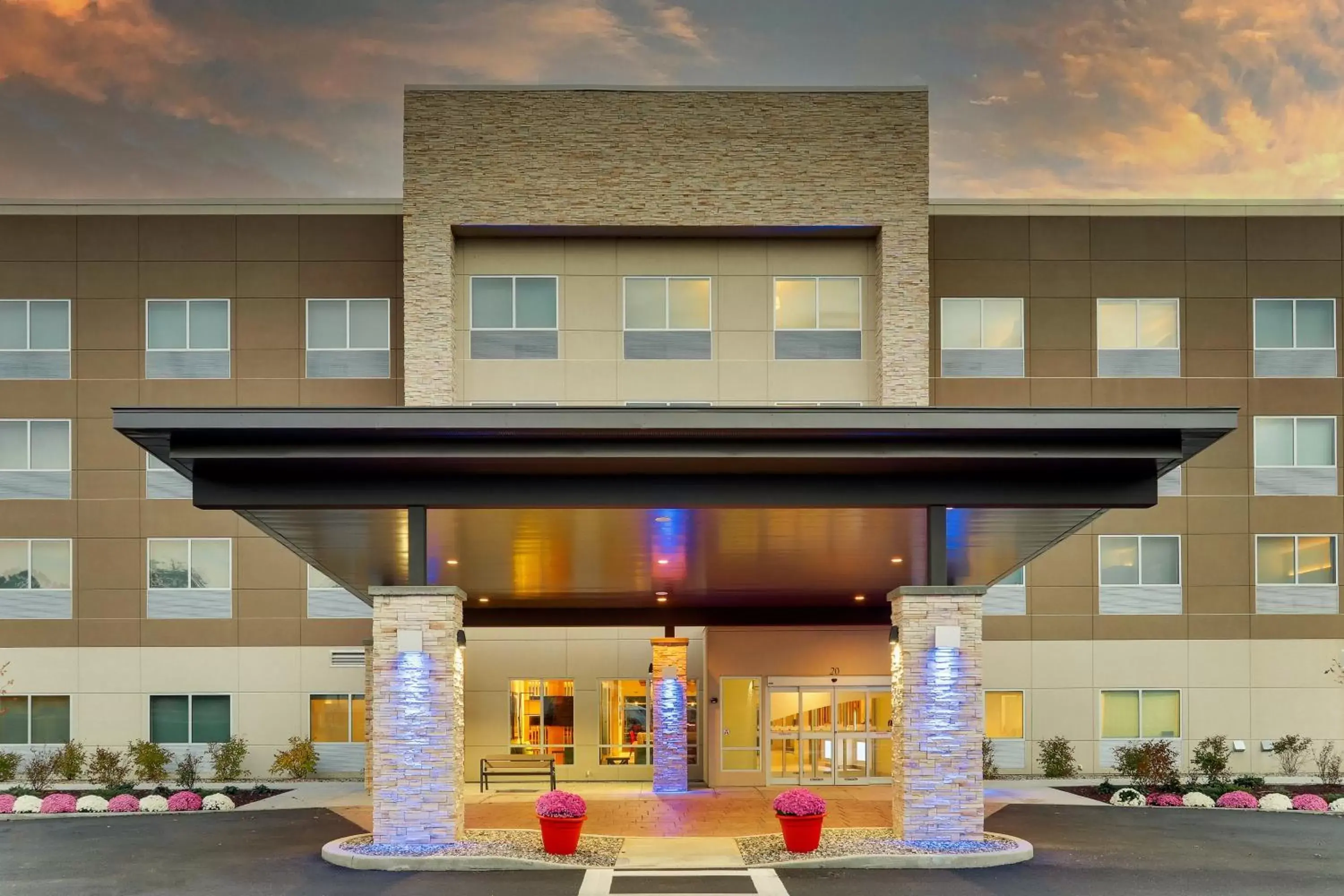 Property Building in Holiday Inn Express & Suites - Middletown - Goshen, an IHG Hotel