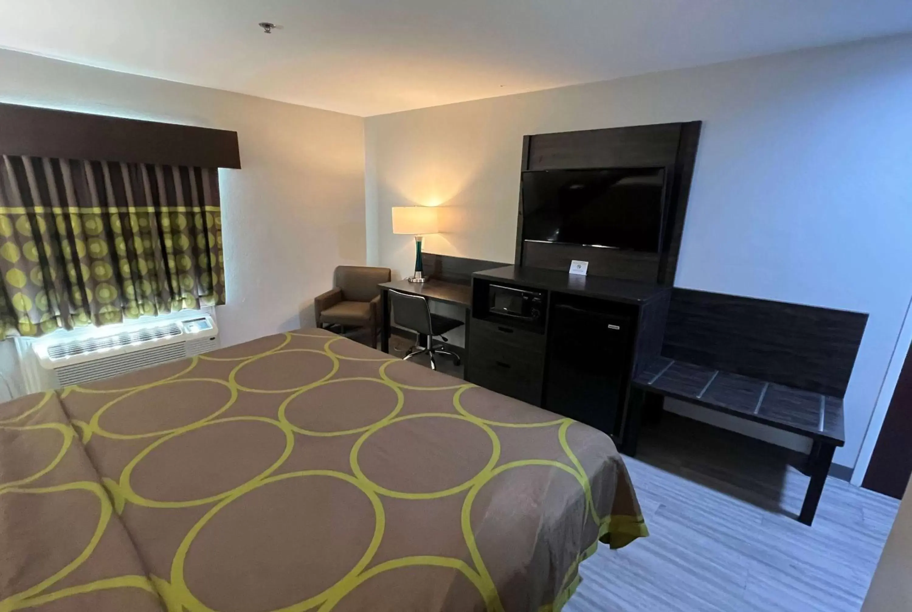 Photo of the whole room, Bed in Super 8 by Wyndham Lake Charles/Sulphur Photo of the whole room, Bed in Super 8 by Wyndham Lake Charles/Sulphur