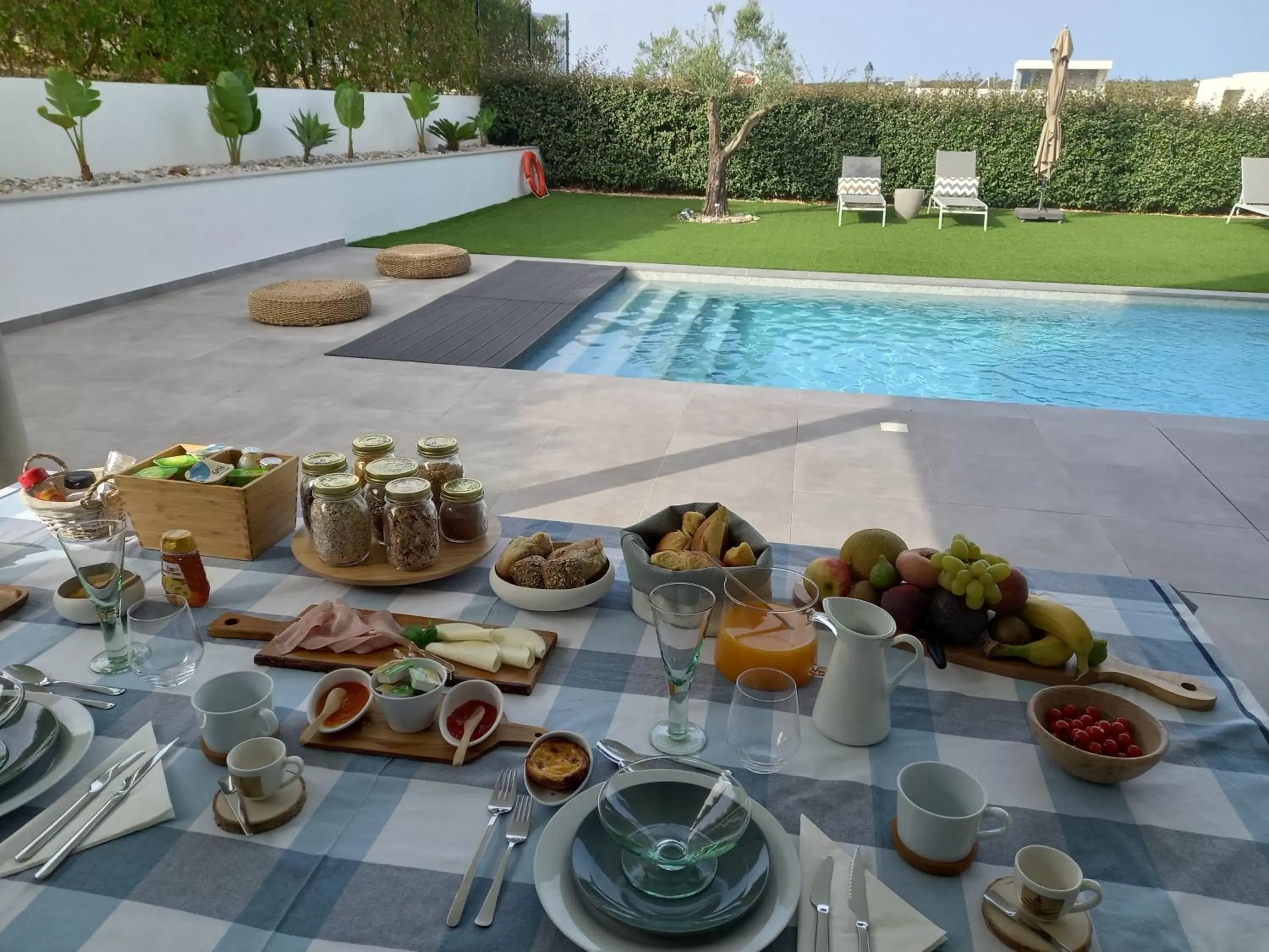 Food and drinks, Swimming Pool in Casa L-N-Noa Boutique room whit private pool