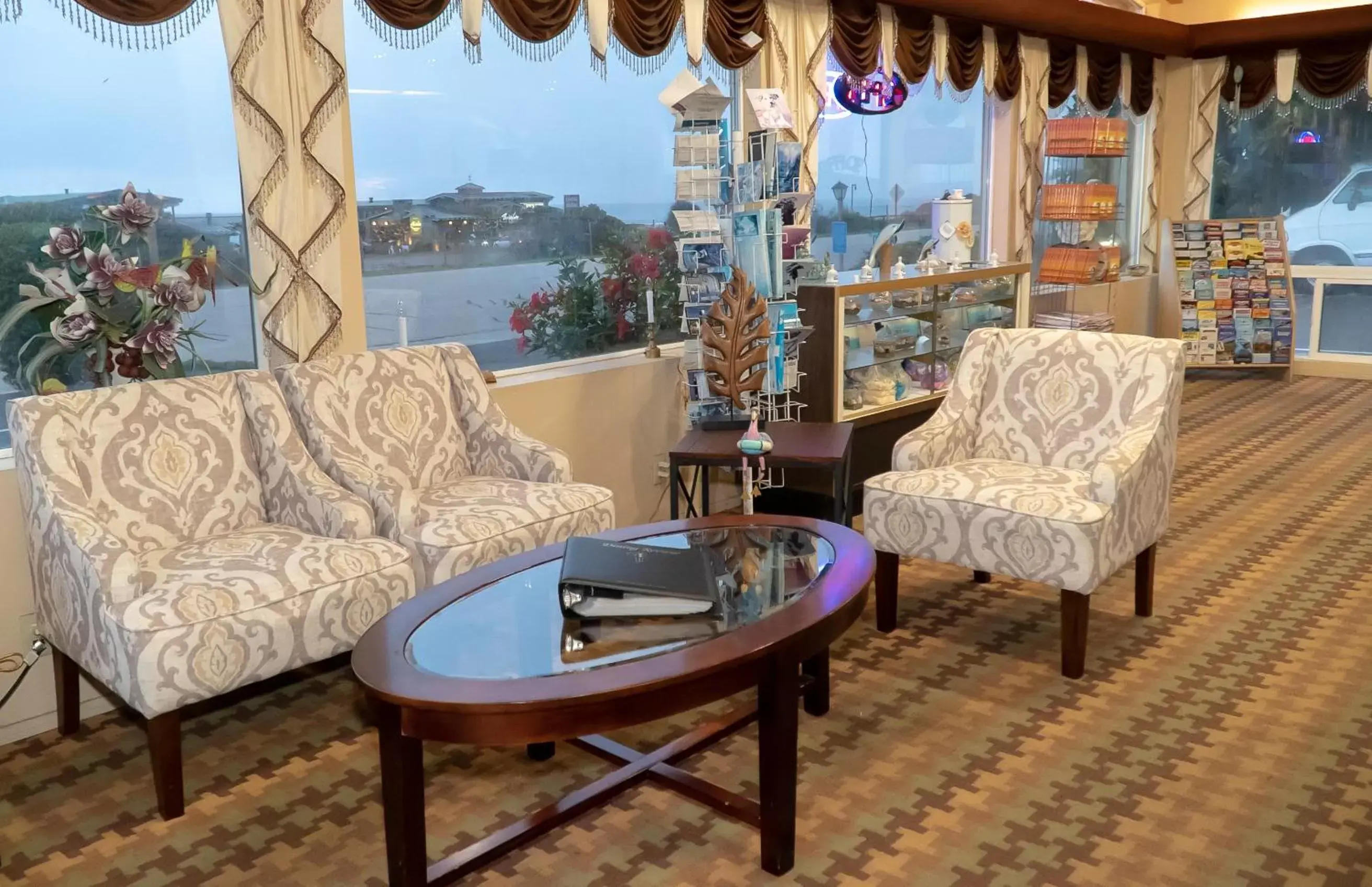 Seating Area in Silver Surf Motel