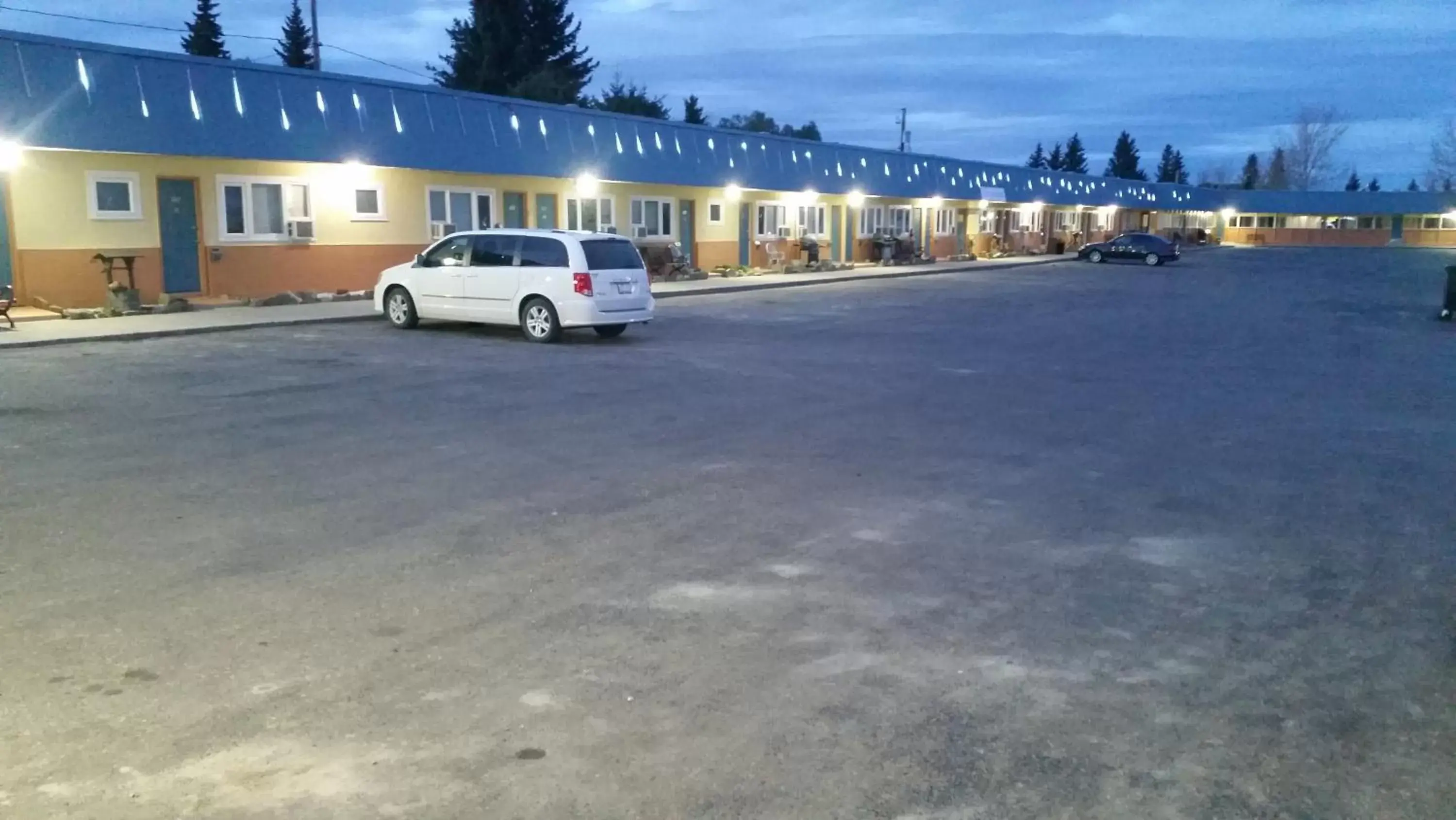 Facade/entrance, Property Building in Parkway Motel & European Lodges