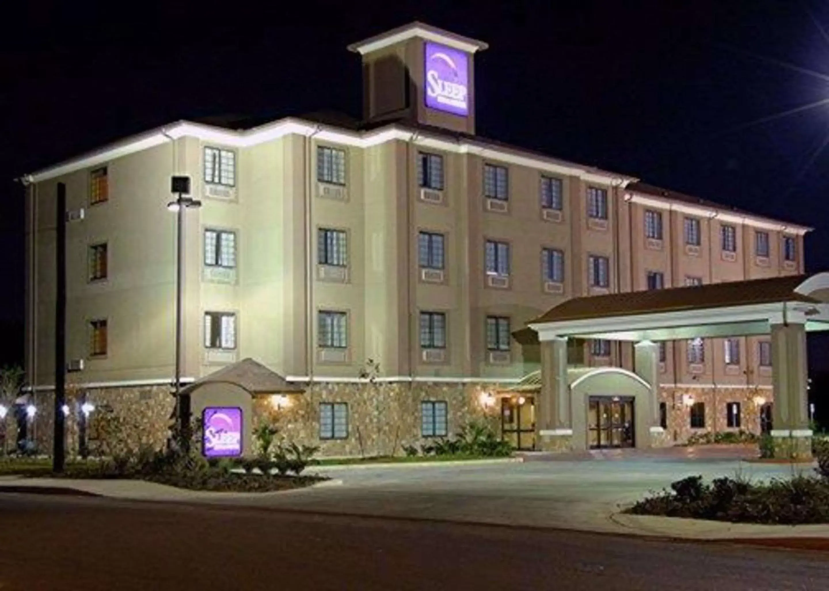 Property Building in Sleep Inn and Suites at Six Flags