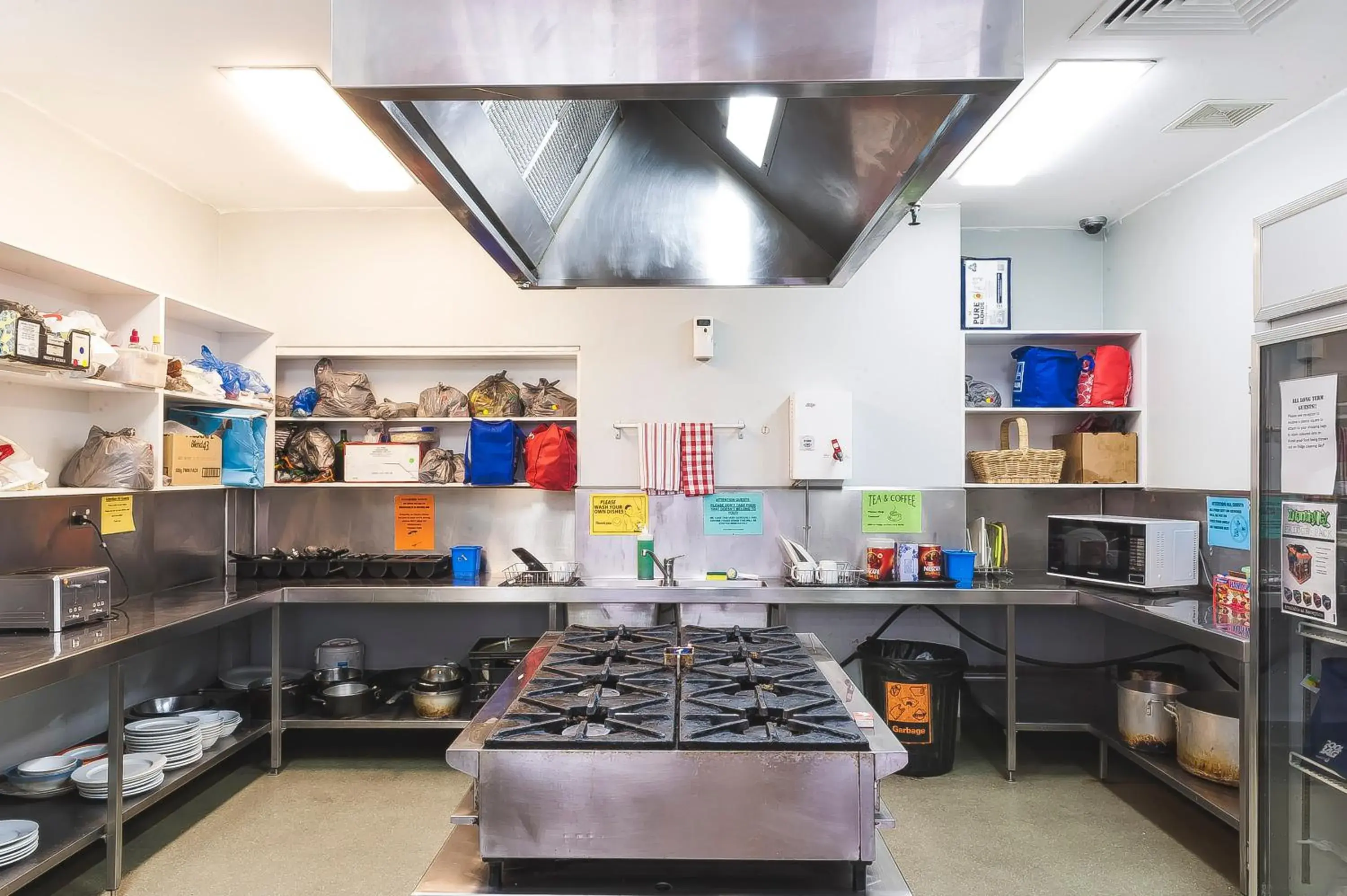 Kitchen or kitchenette in Melbourne City Backpackers