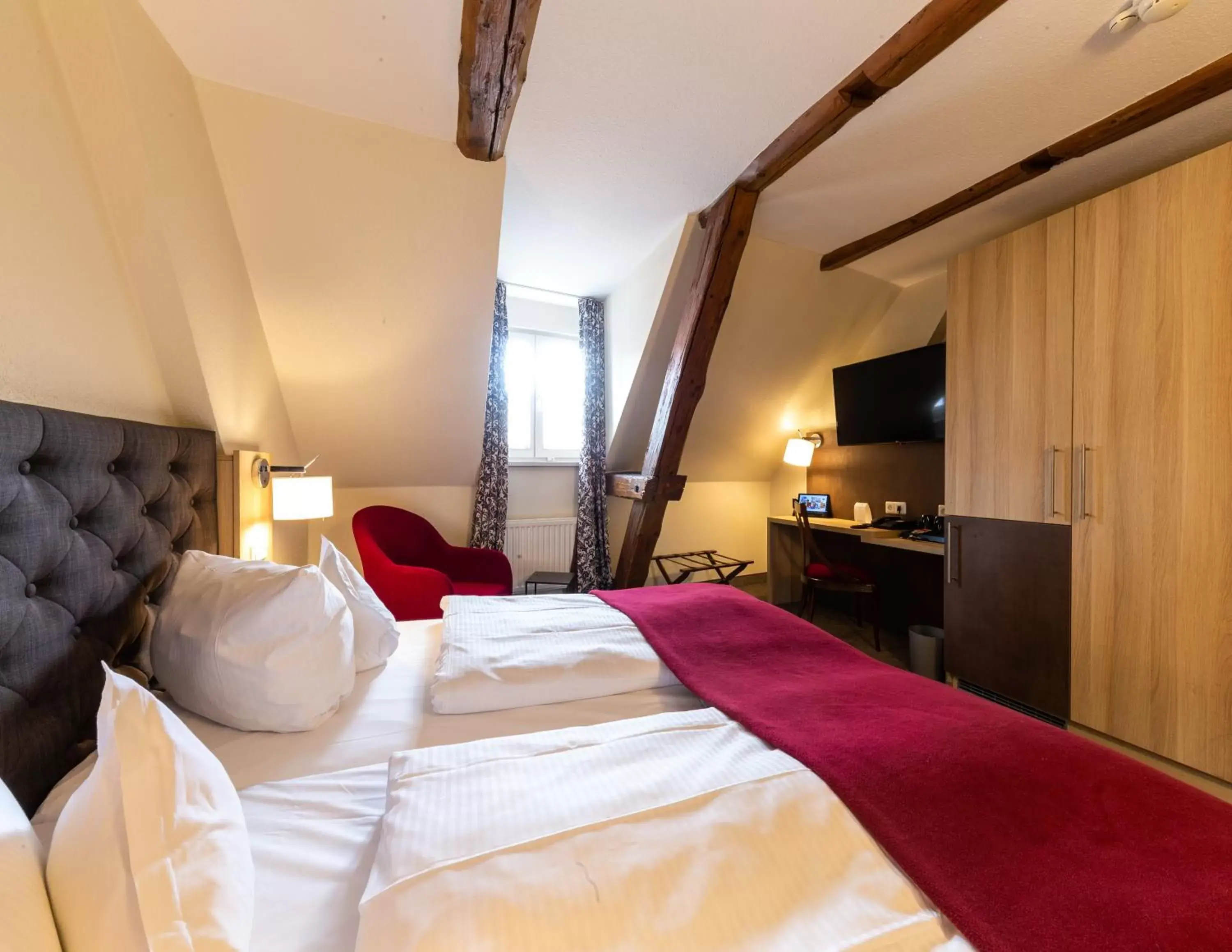Living room, Bed in Best Western Hotel Schlossmühle Quedlinburg