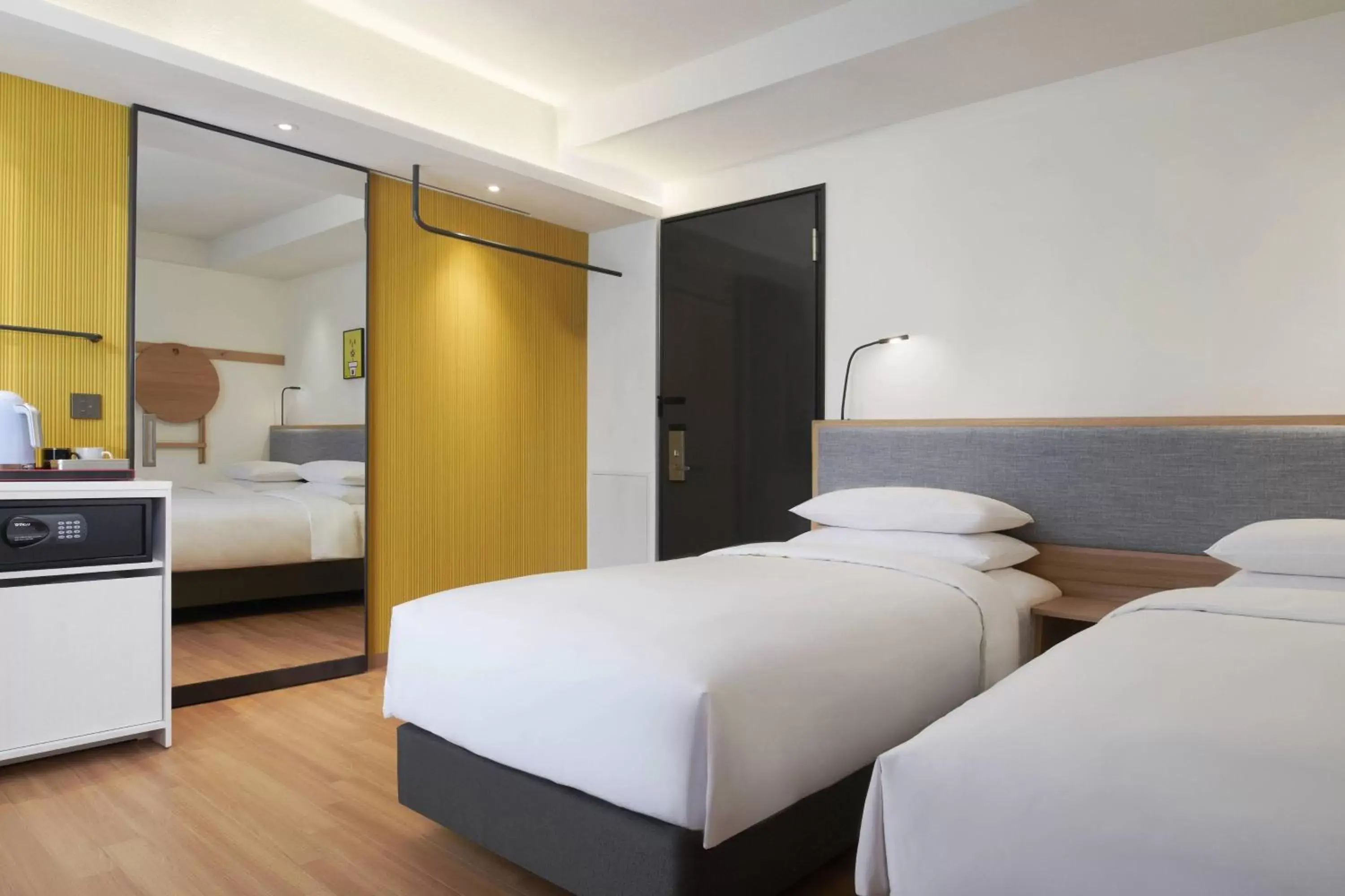 Photo of the whole room, Bed in Moxy Seoul Insadong