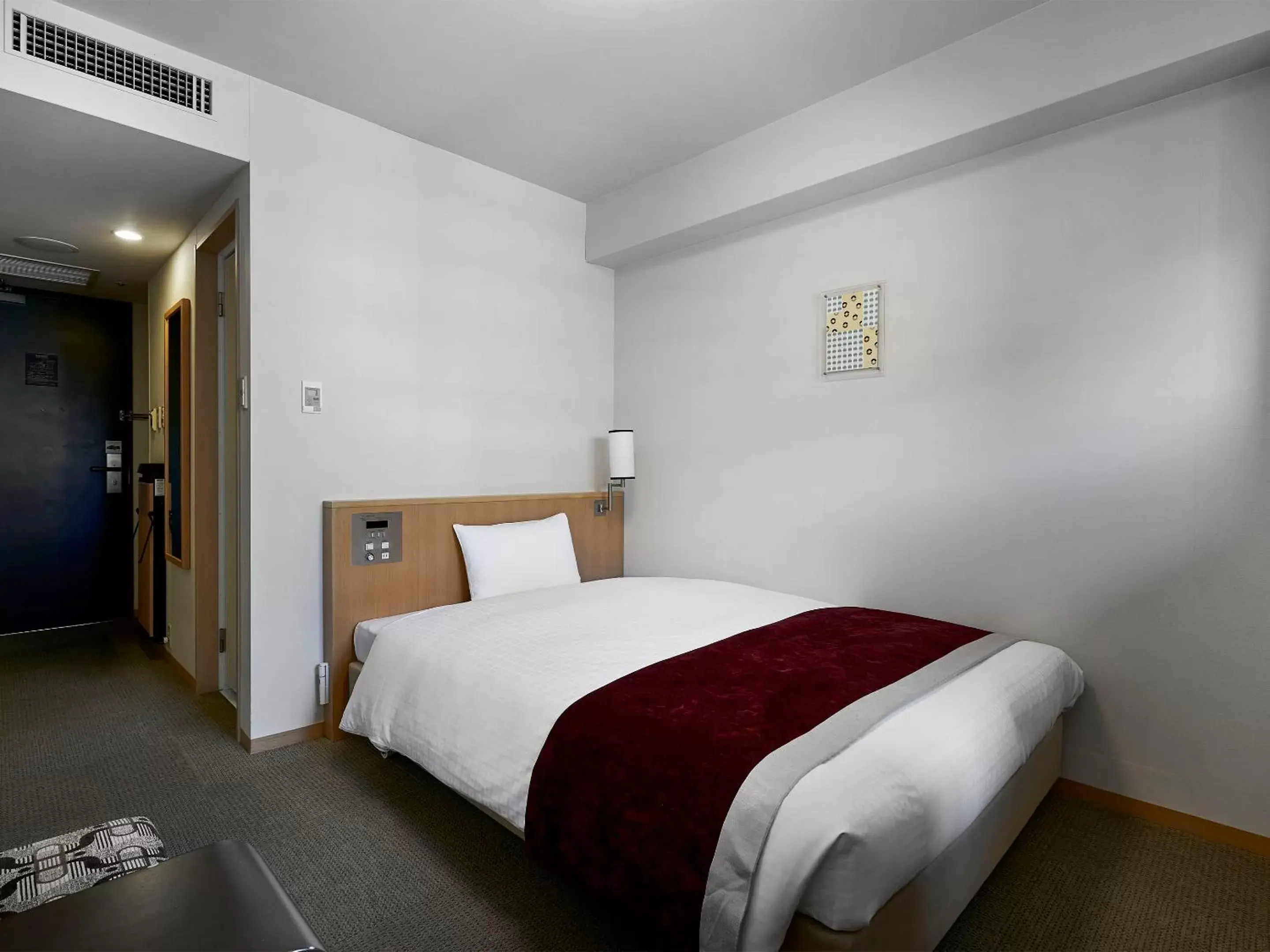 Photo of the whole room, Bed in Daiwa Roynet Hotel Hiroshima Photo of the whole room, Bed in Daiwa Roynet Hotel Hiroshima