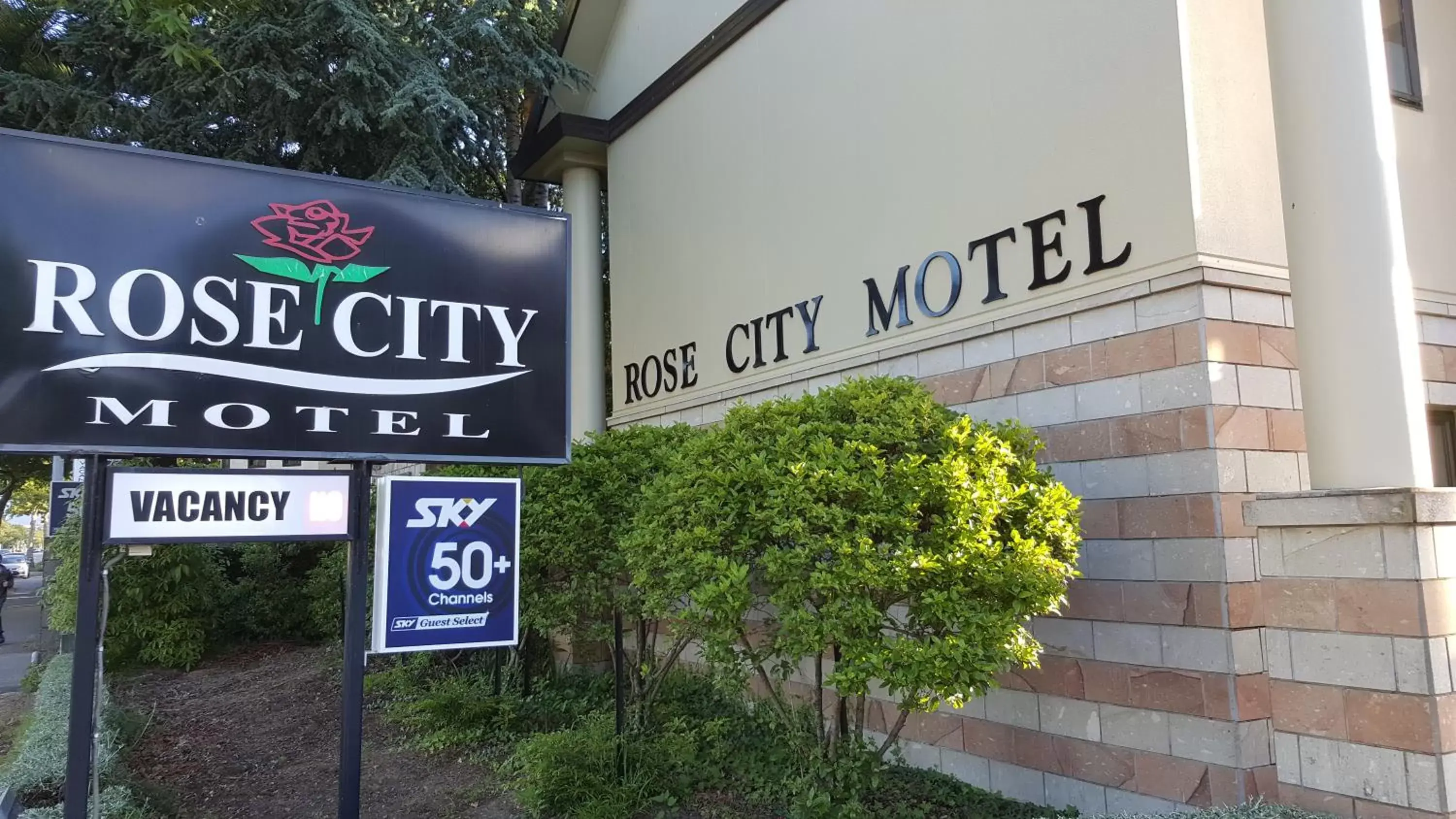 Property Logo/Sign in Rose City Motel