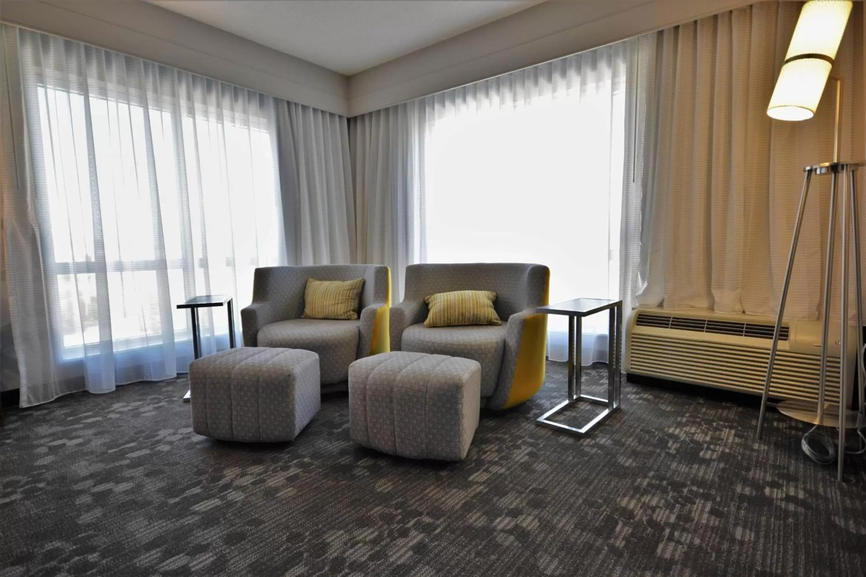 Living room, Seating Area in Courtyard by Marriott Asheville Airport