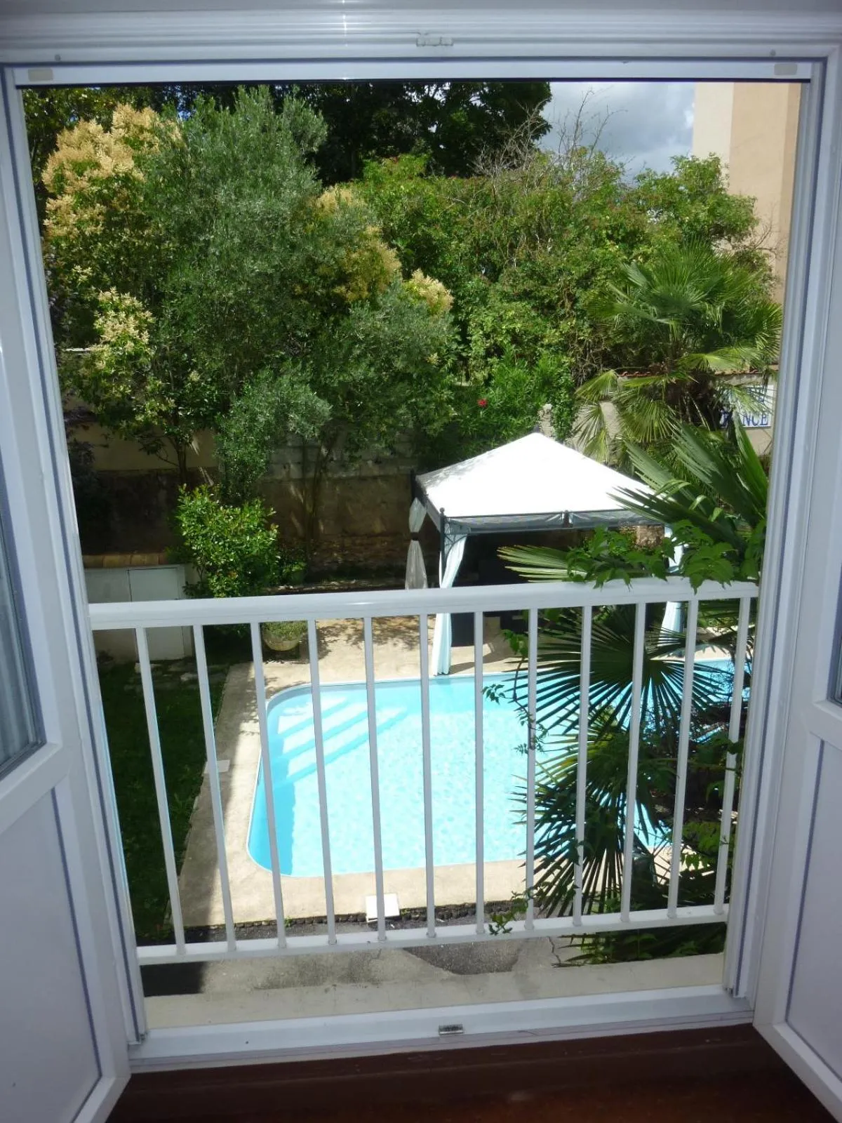 Swimming pool in Hotel de France