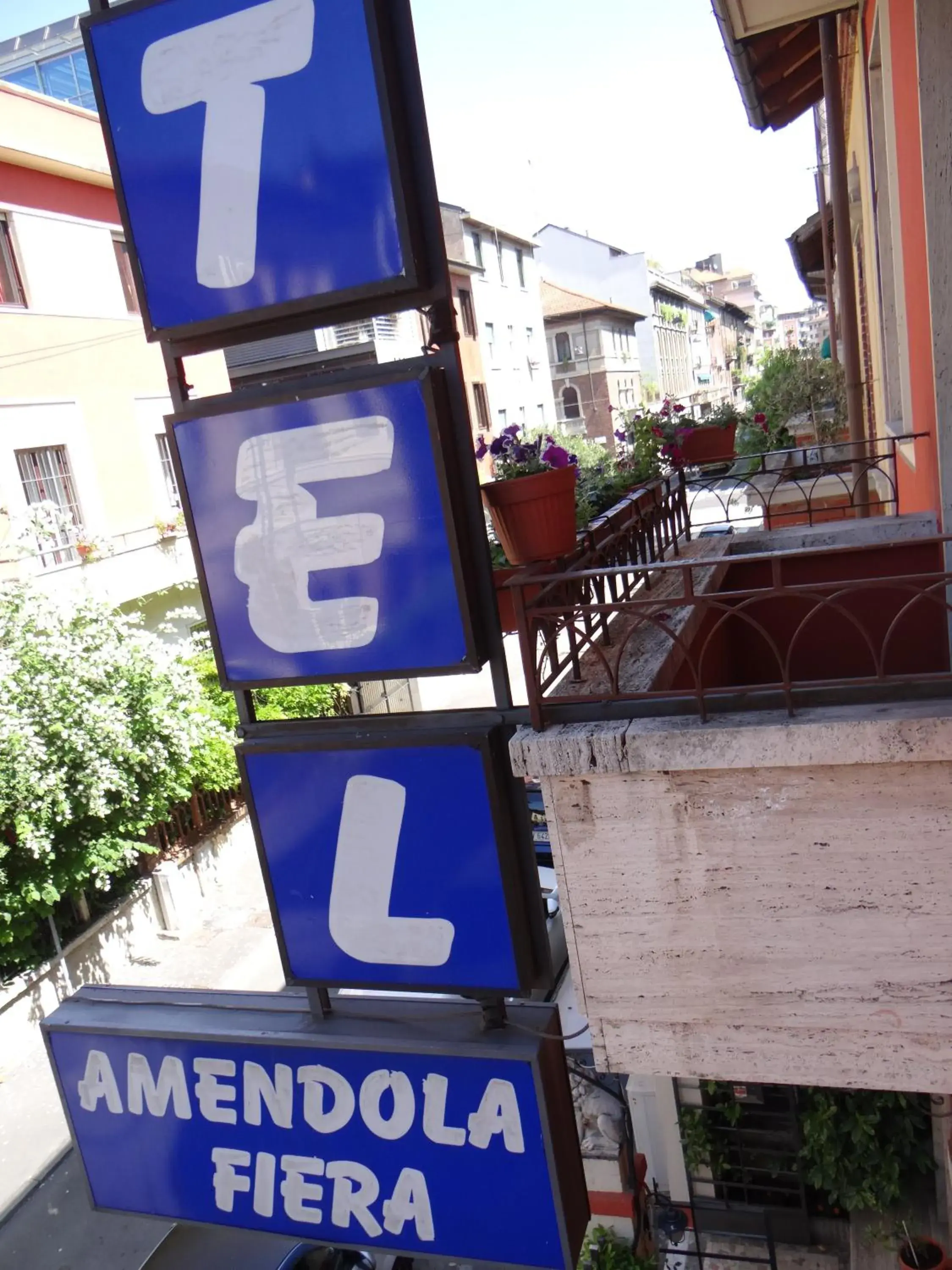 Bird's eye view, Neighborhood in Hotel Amendola Fiera