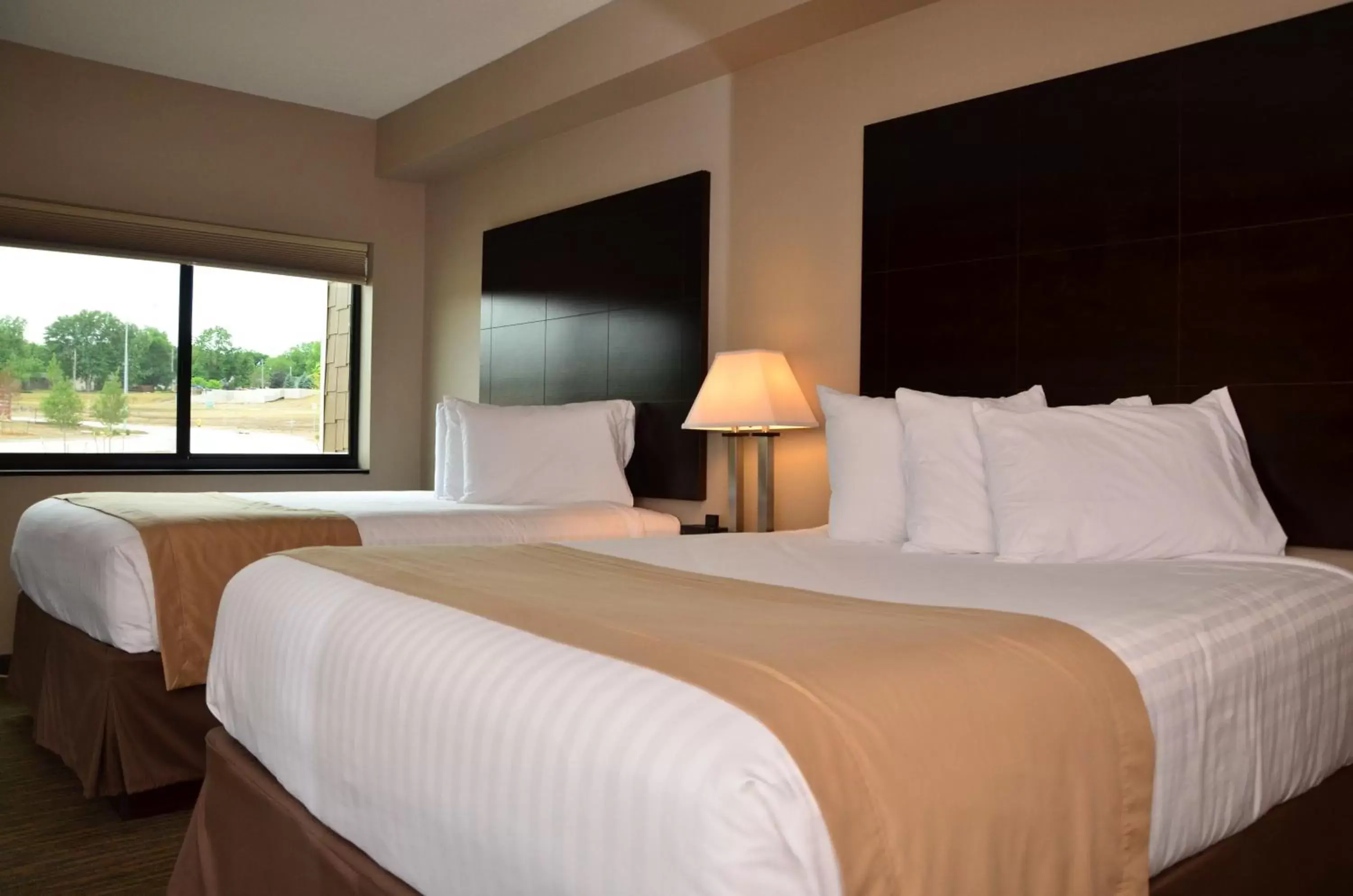 Bed in Qube Hotel - Polk City