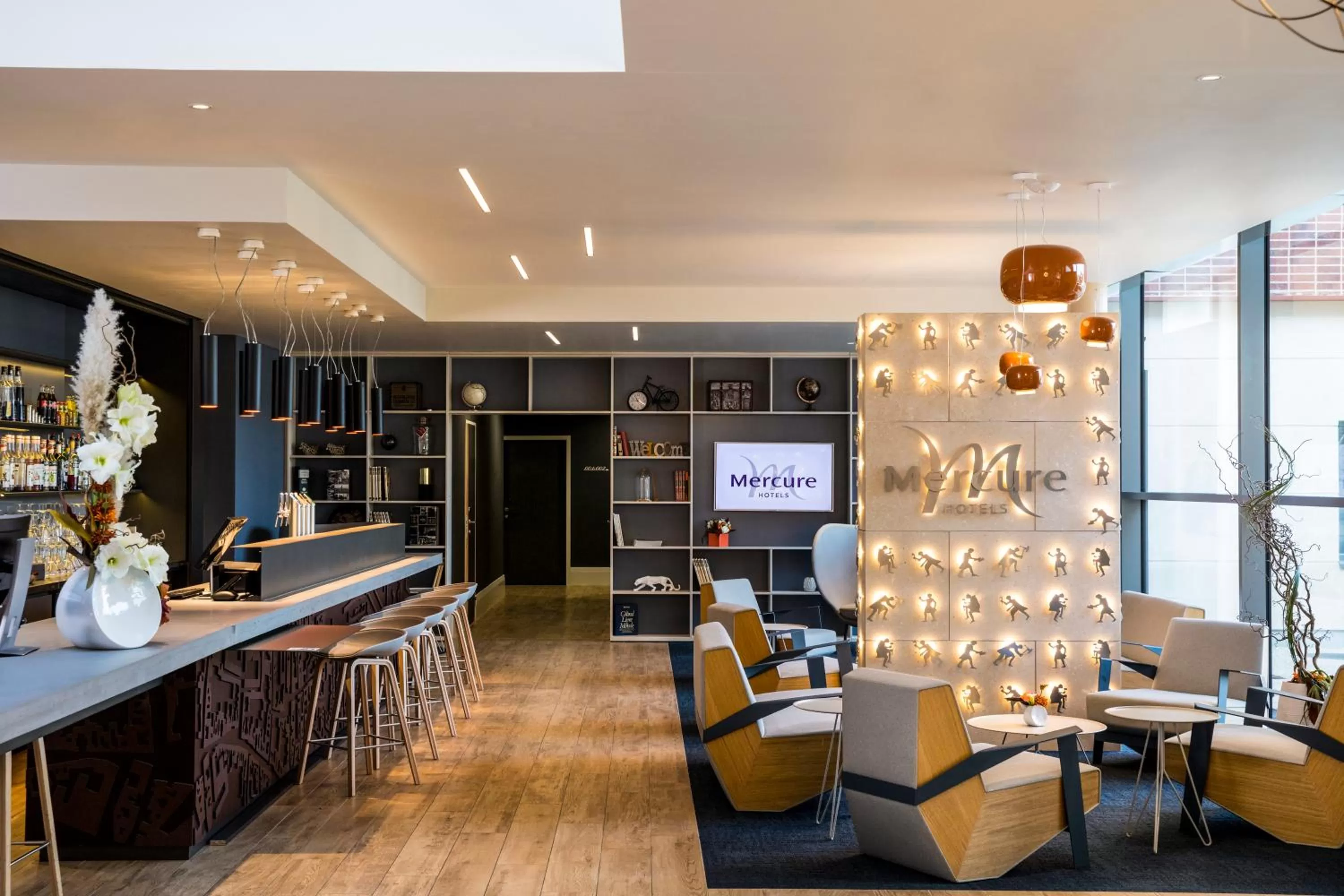 Communal lounge/ TV room in Mercure Beauvais Centre Cathédrale