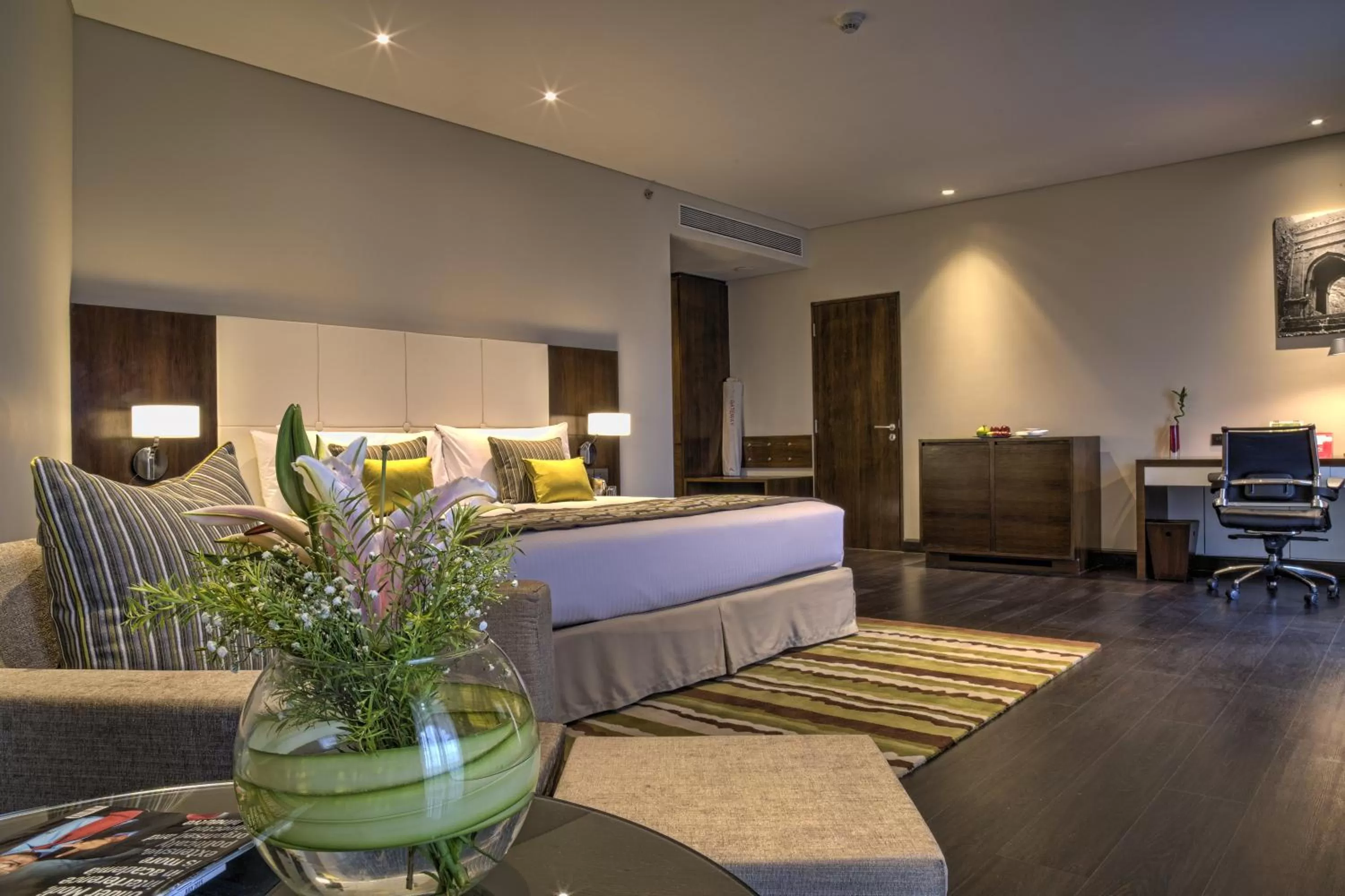 Photo of the whole room, Bed in Gateway Nashik