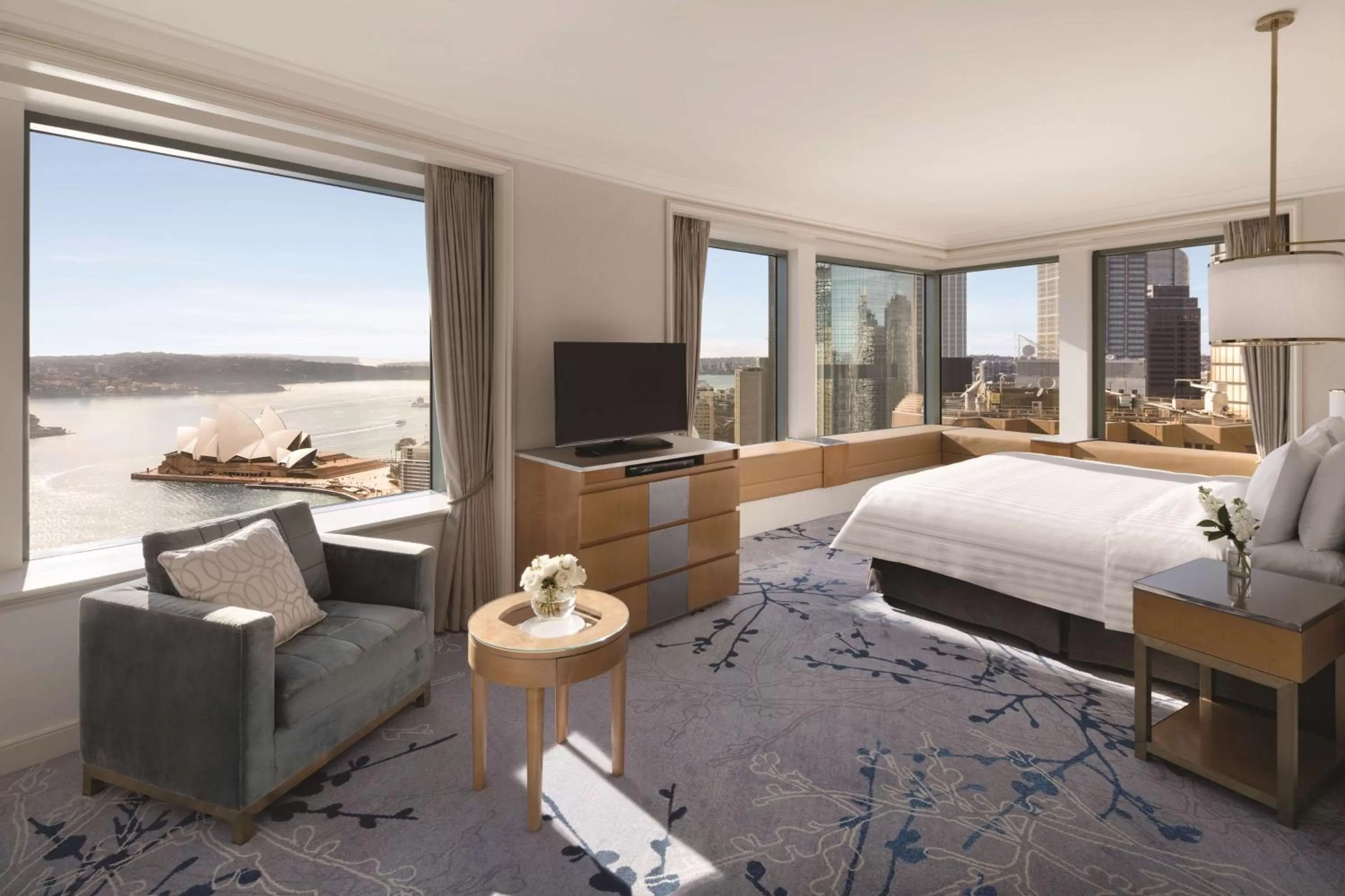 TV and multimedia, Bed in Shangri-La Sydney