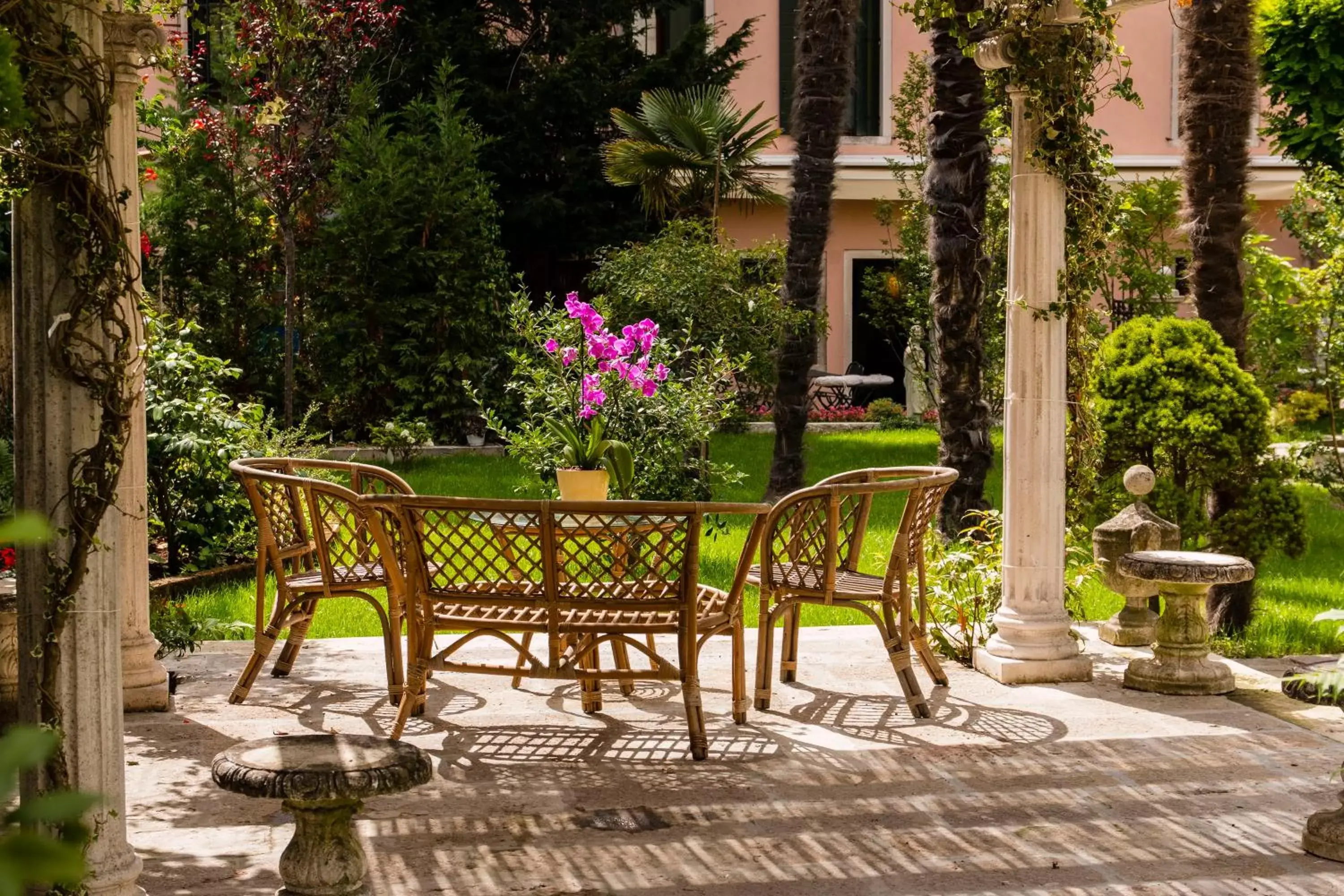 Garden, Patio/Outdoor Area in Hotel Sant'Antonin