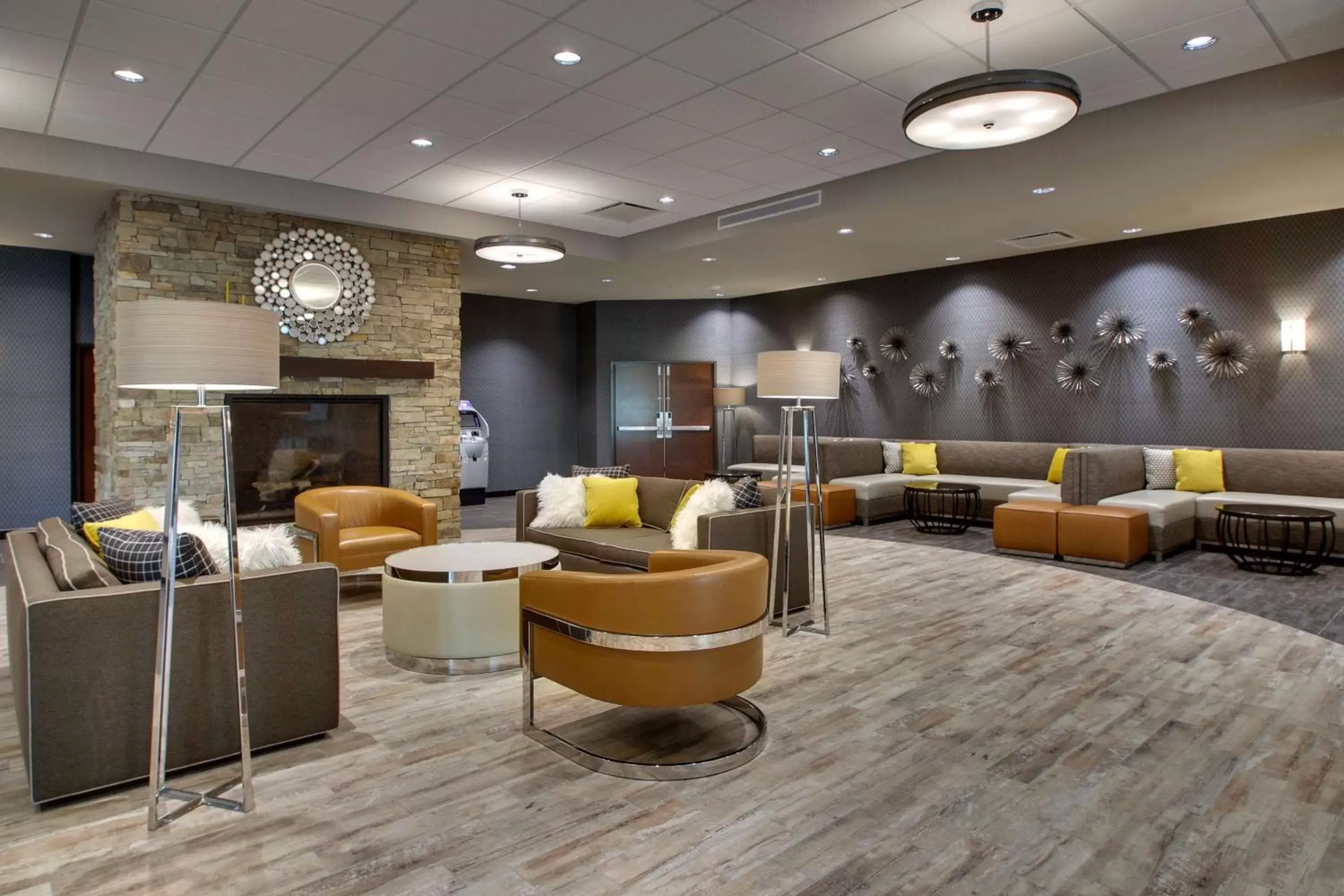 Lobby or reception, Lounge/Bar in Drury Plaza Hotel Cape Girardeau Conference Center