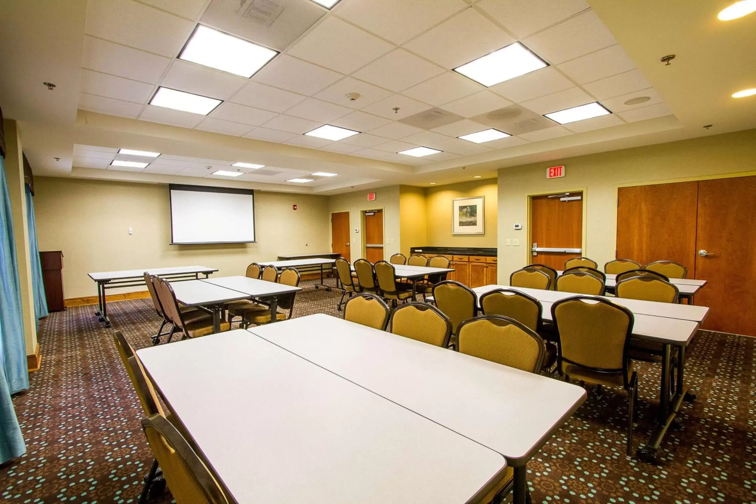 Meeting/conference room in Hampton Inn Fayetteville