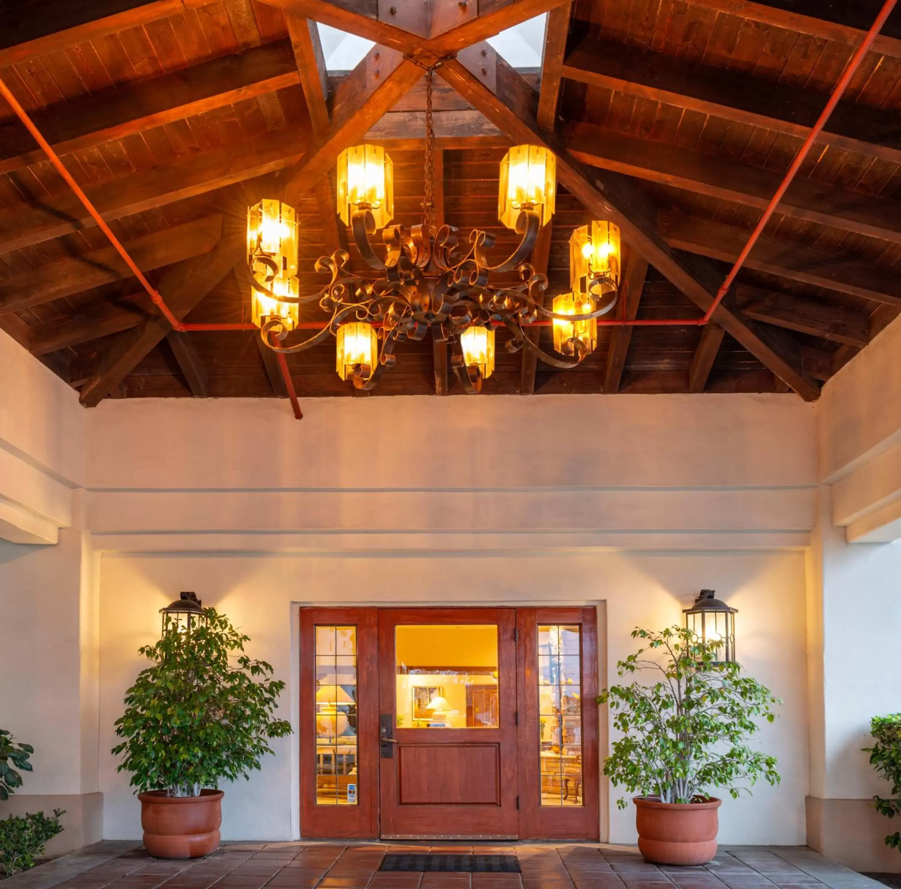 Facade/entrance in Clocktower Inn Ventura