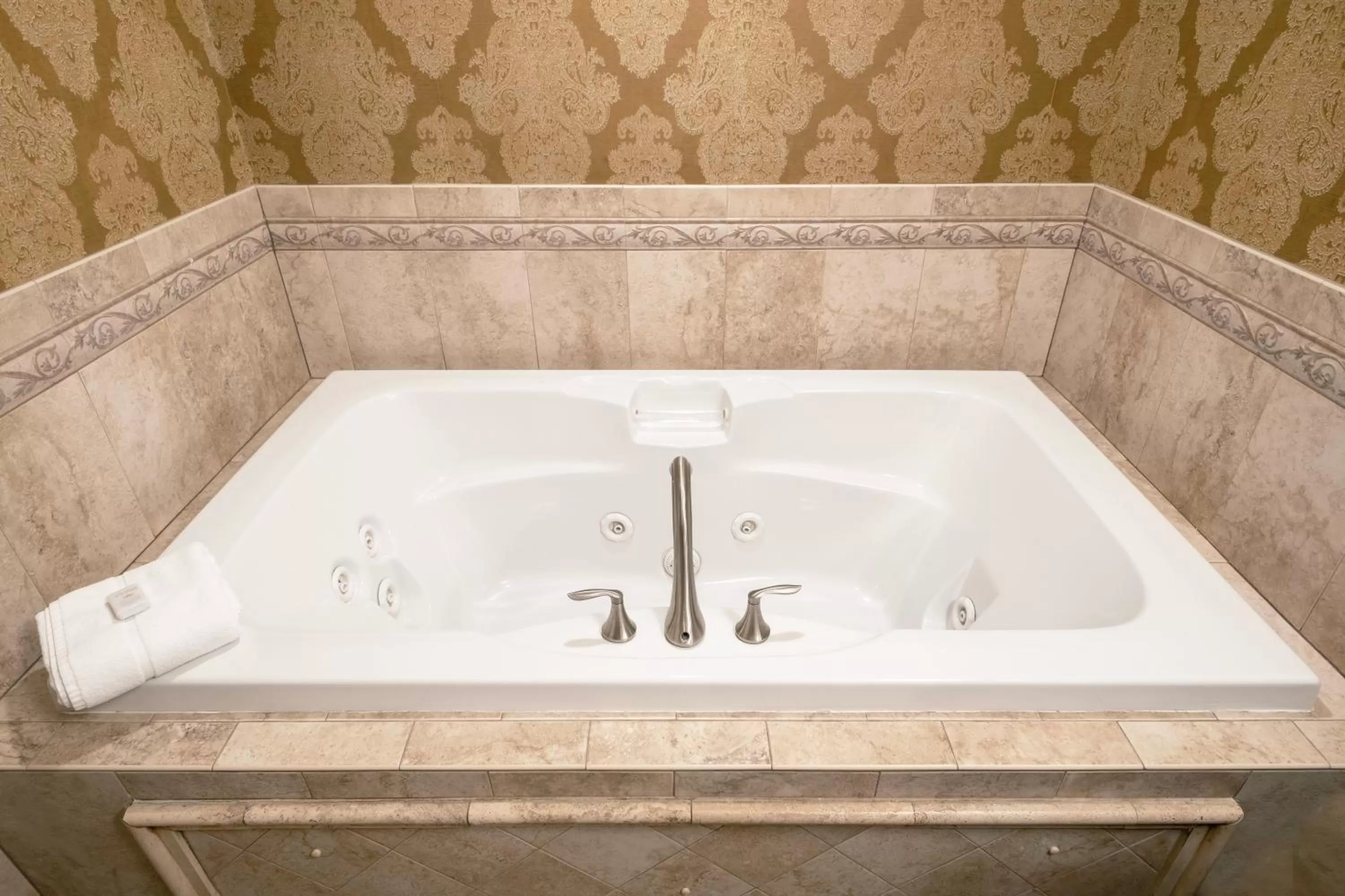 Bath in Red Coach Inn