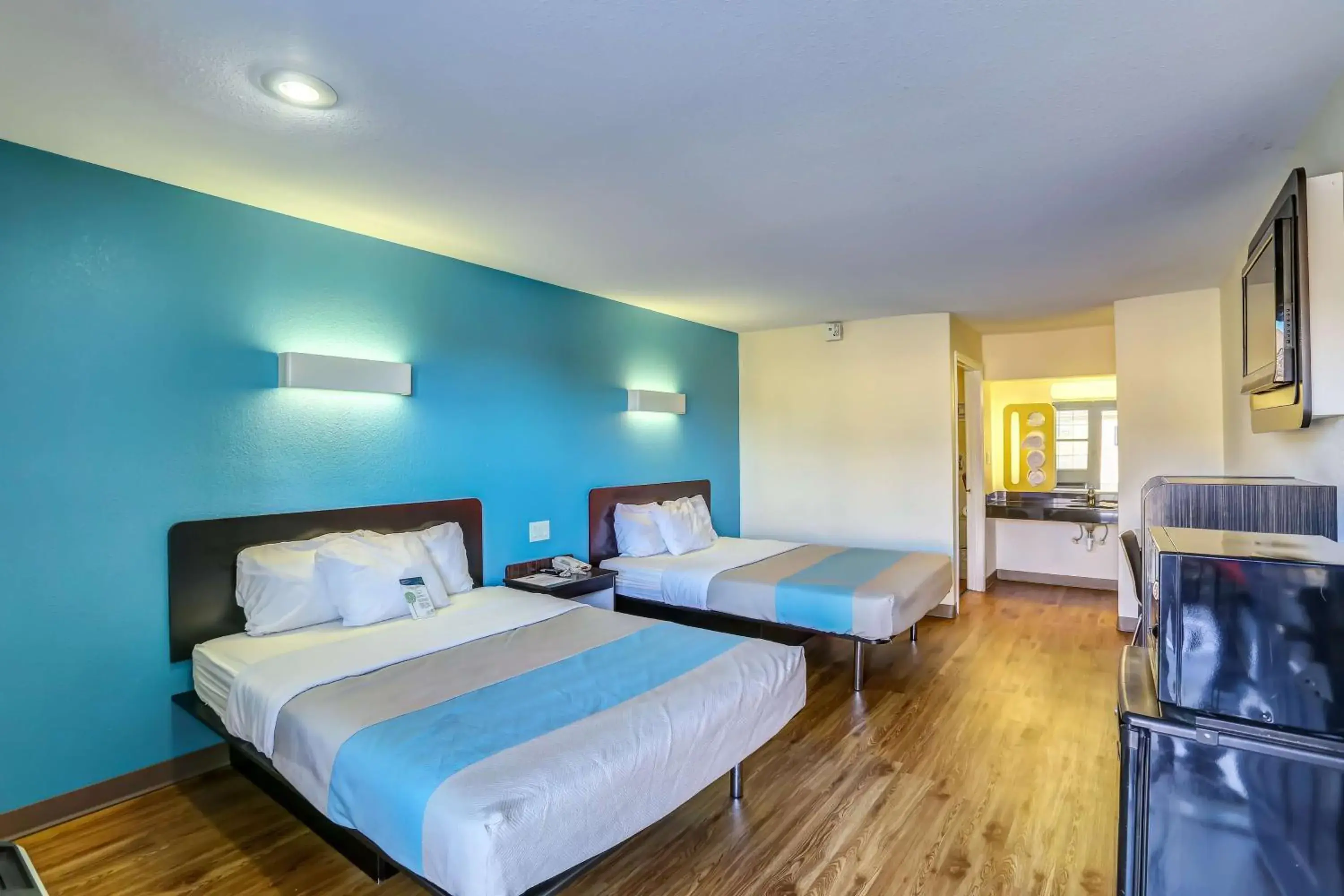 Photo of the whole room, Bed in Motel 6-Dickson, TN Photo of the whole room, Bed in Motel 6-Dickson, TN