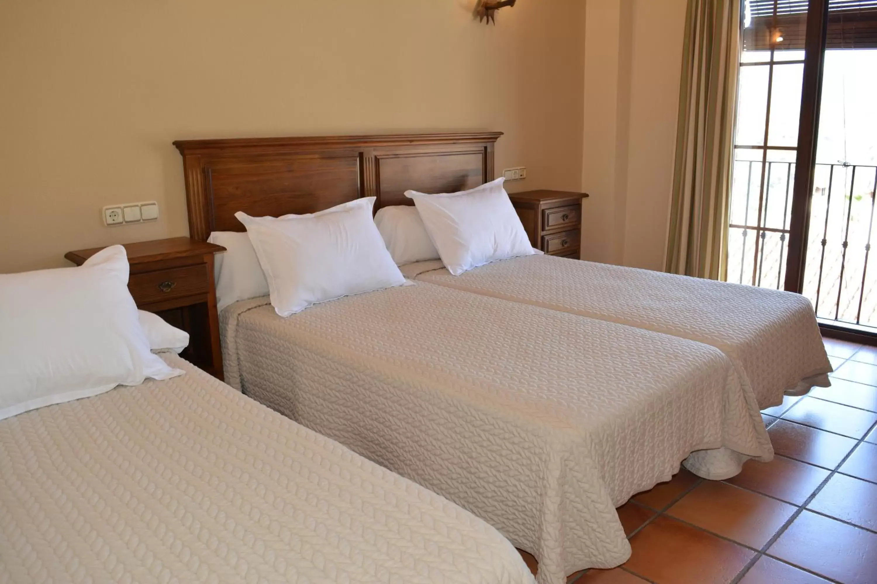 Bedroom, Bed in Hotel Sierra de Ubrique