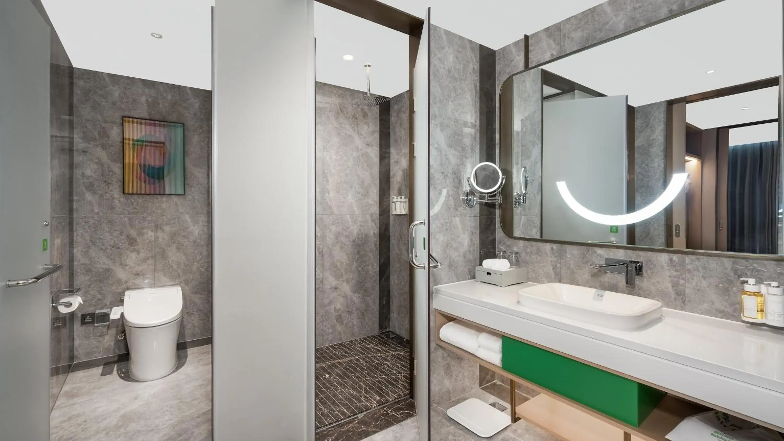 Photo of the whole room, Bathroom in Holiday Inn Changsha Malanshan, an IHG Hotel