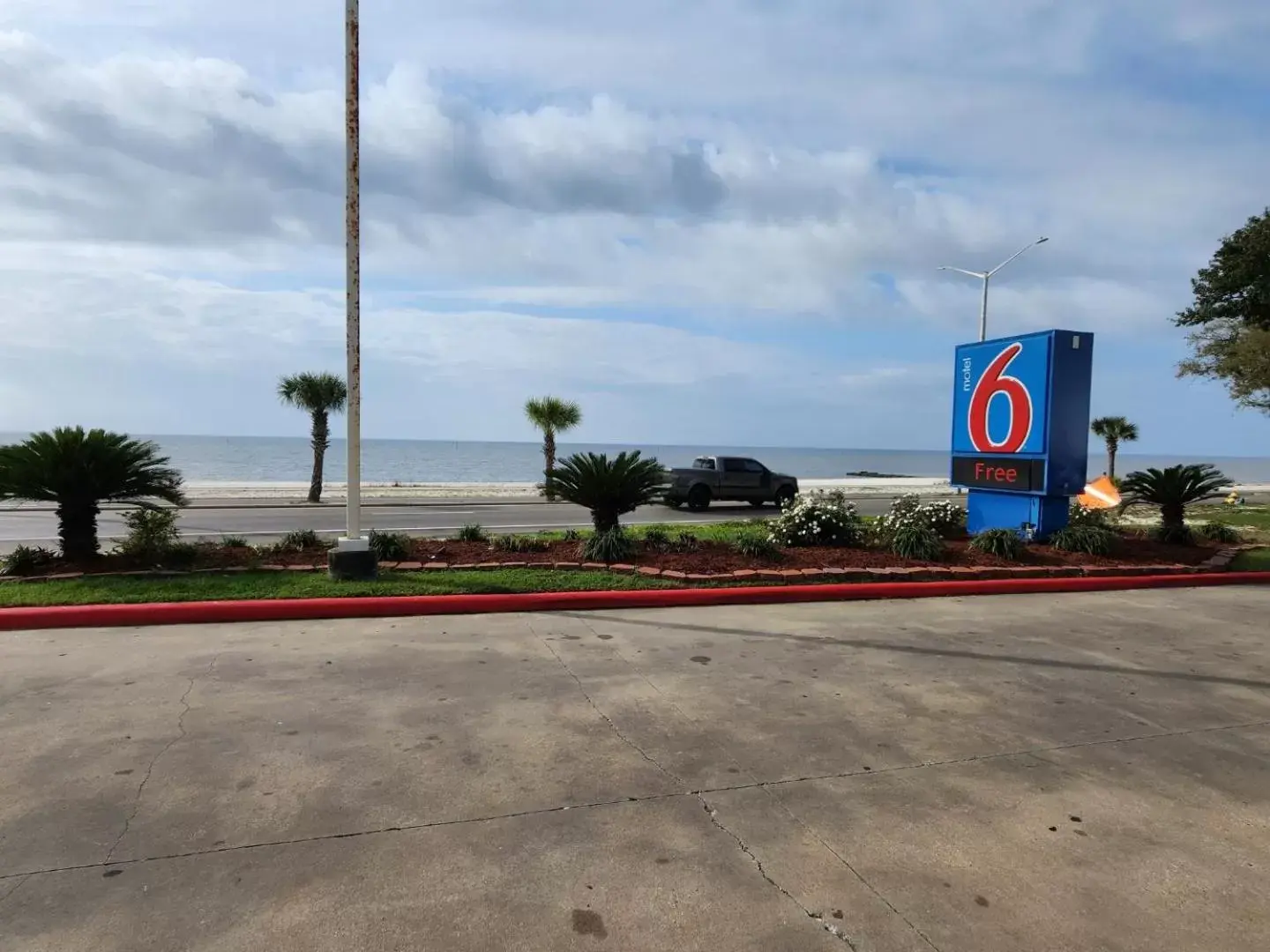 Property building in Motel 6-Biloxi, MS - Beach