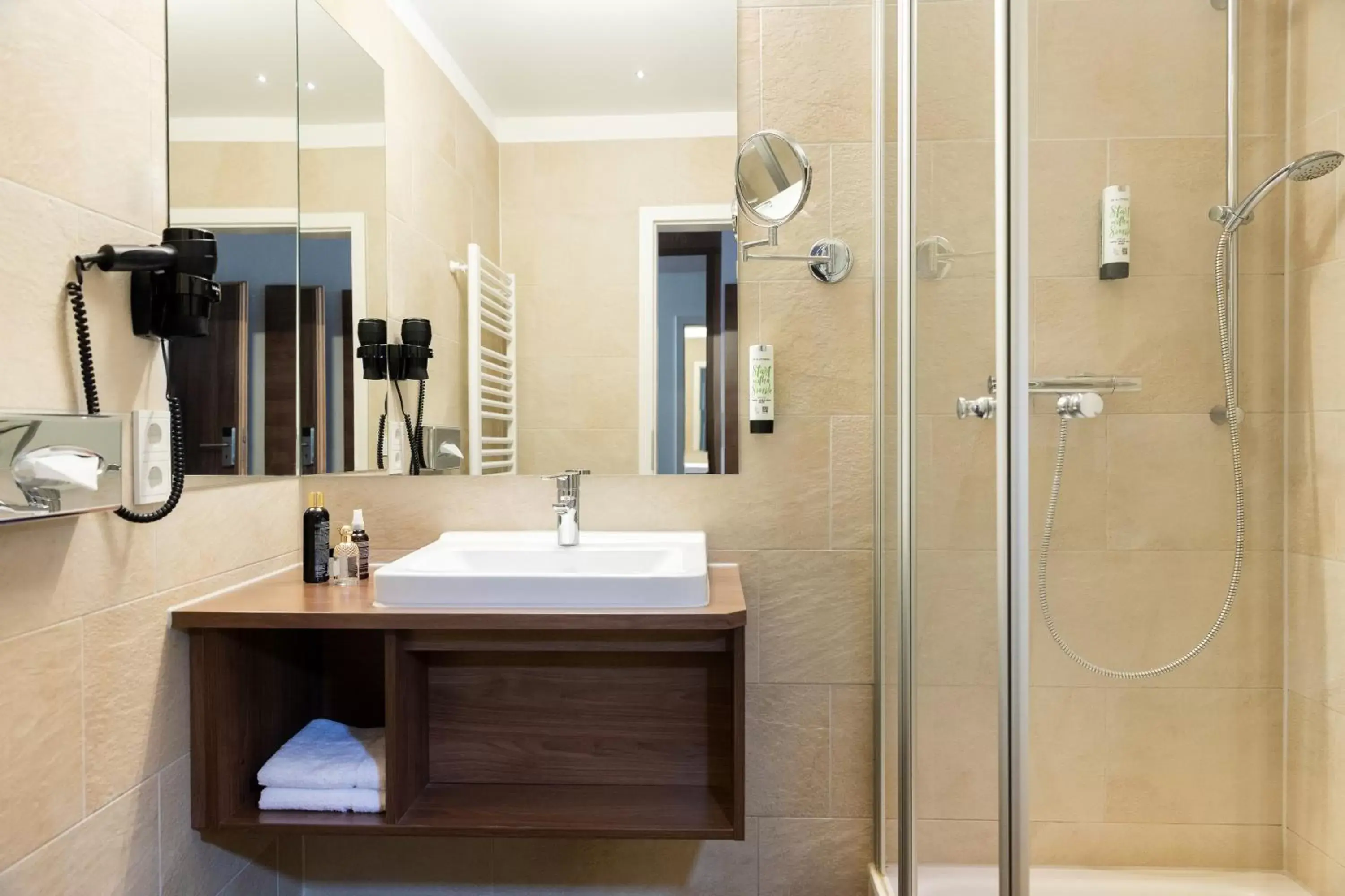 Shower, Bathroom in Altstadthotel Arch