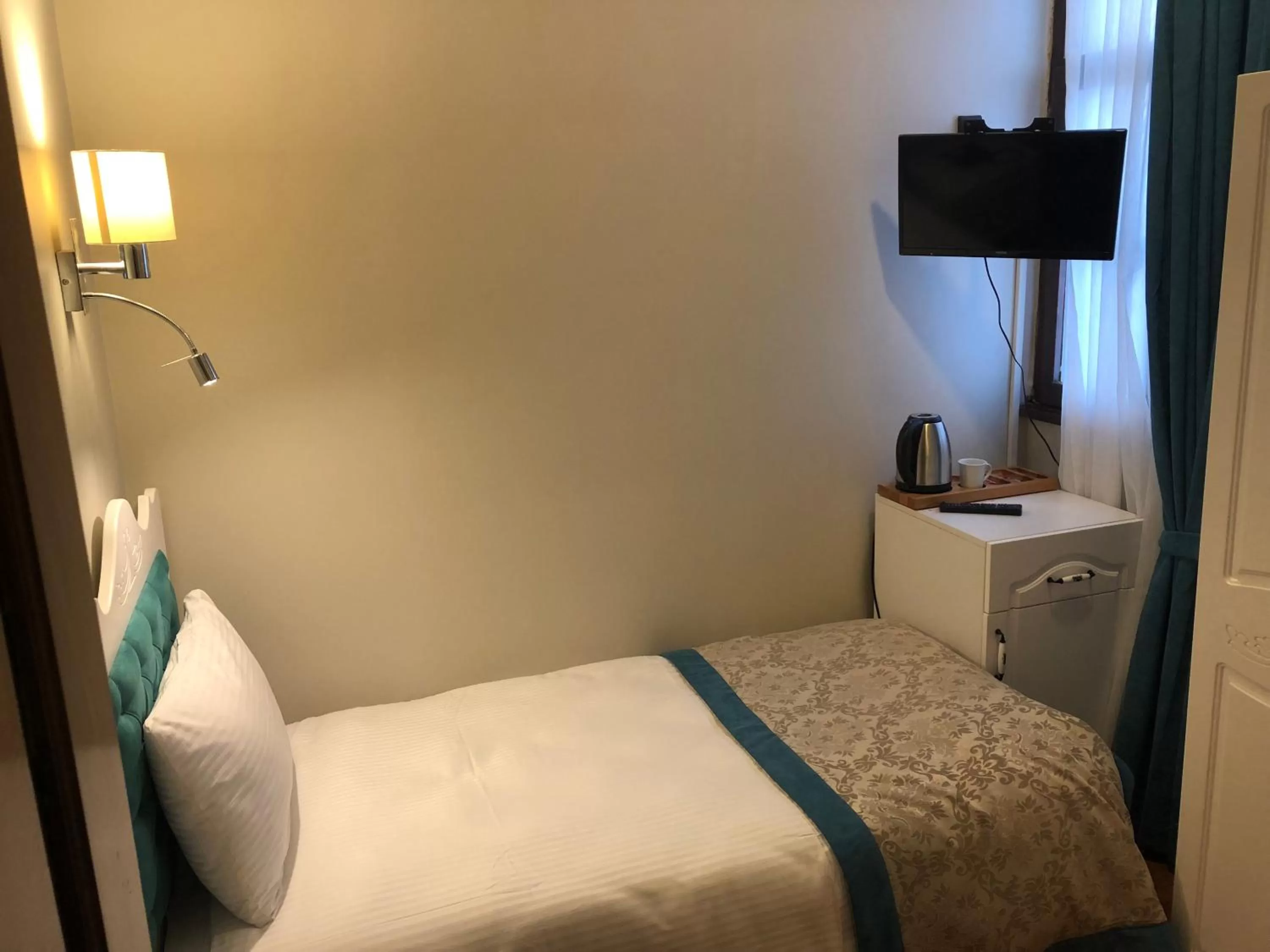 Bedroom, Bed in The Void Hotel