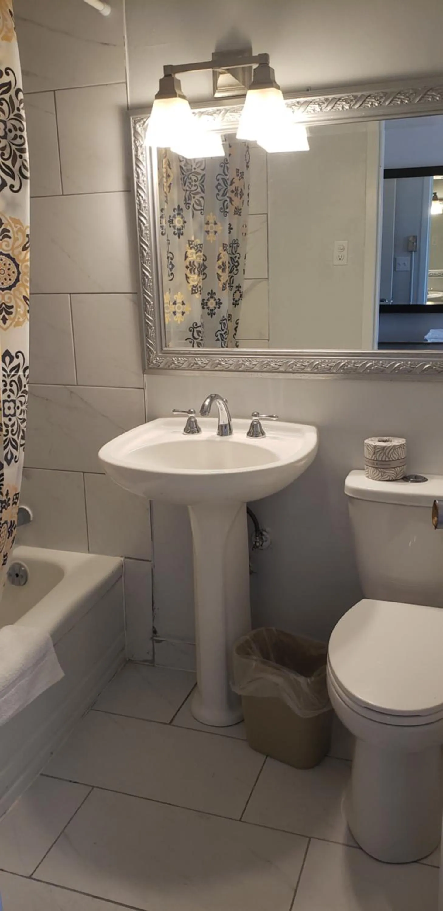 Niagara Falls Courtside Inn