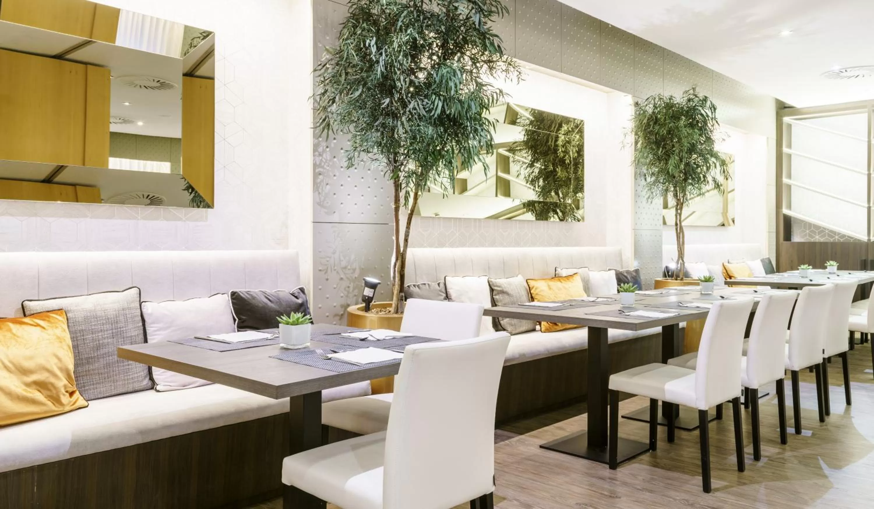 Restaurant/places to eat in Hotel Ilunion Bilbao