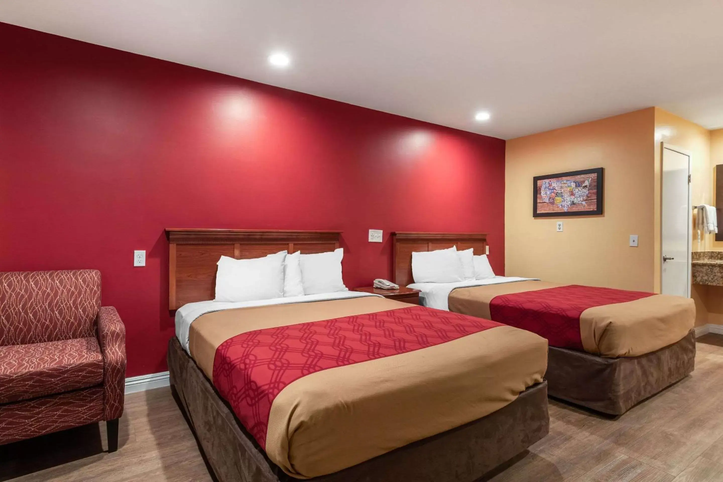 Queen Room with Two Queen Beds - Smoking in Rodeway Inn Carson - Los Angeles South