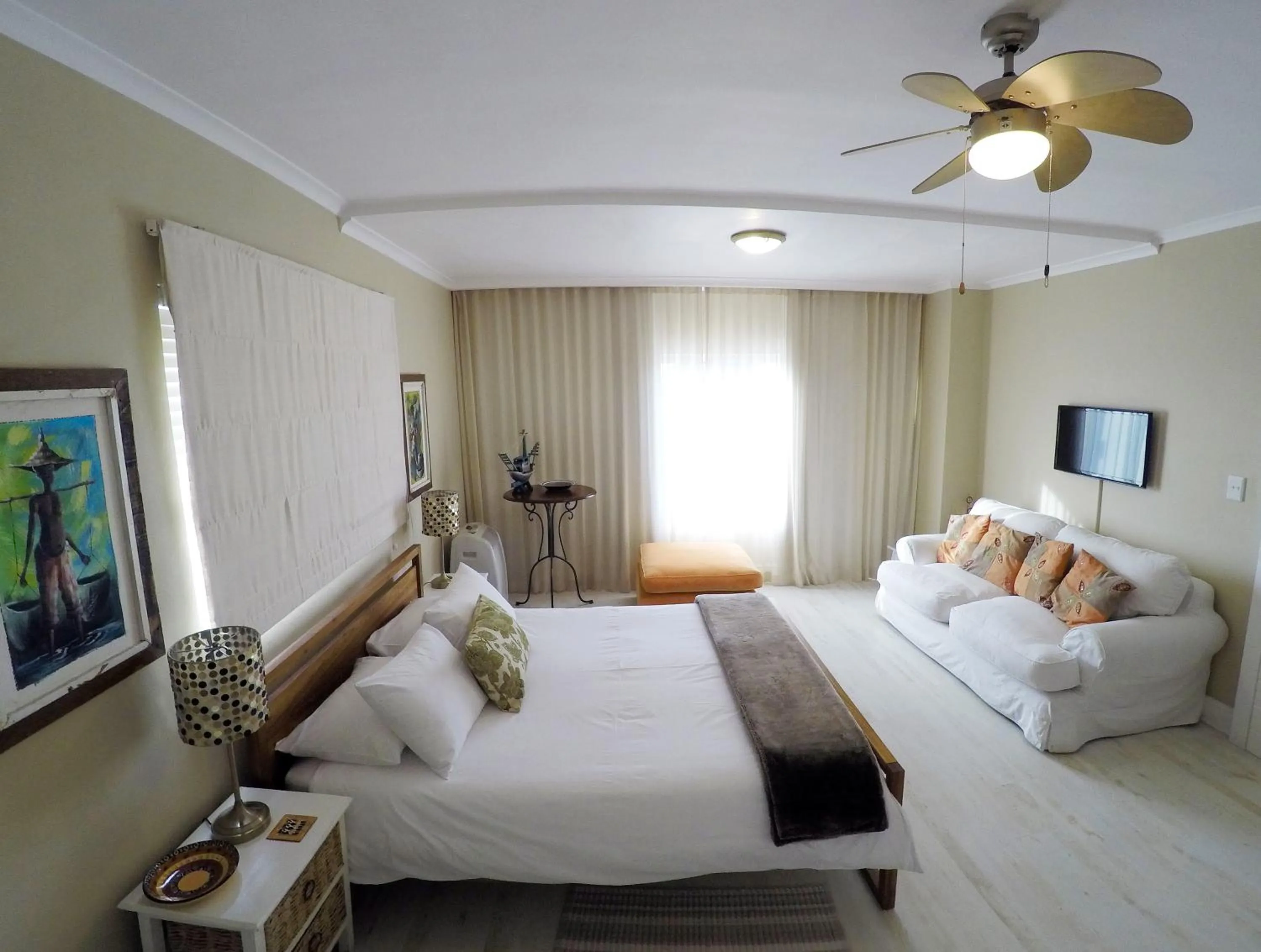 TV and multimedia, Bed in Dolphin Inn Guesthouse