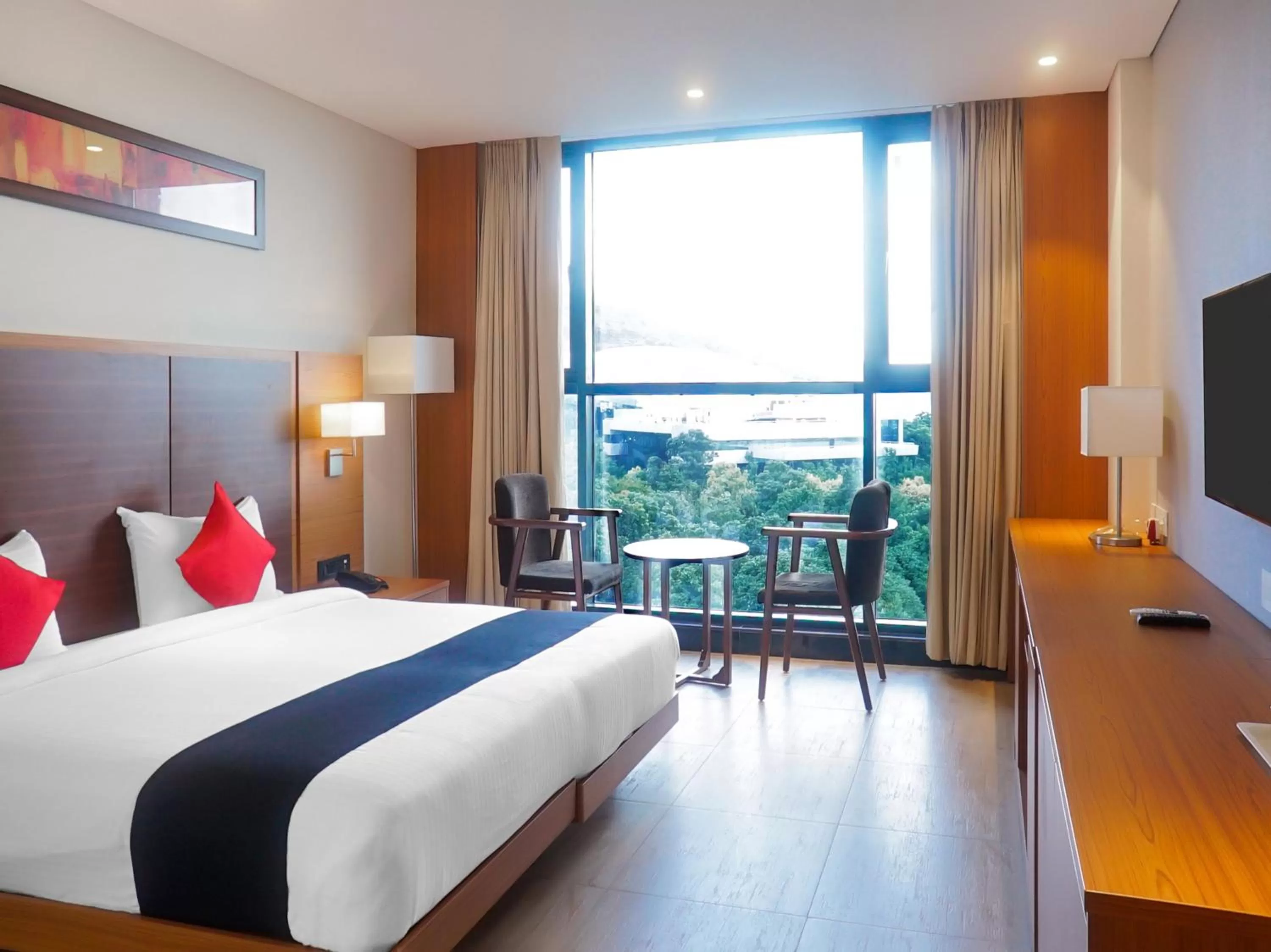 Bedroom, Bed in Grand Tamanna Hotel