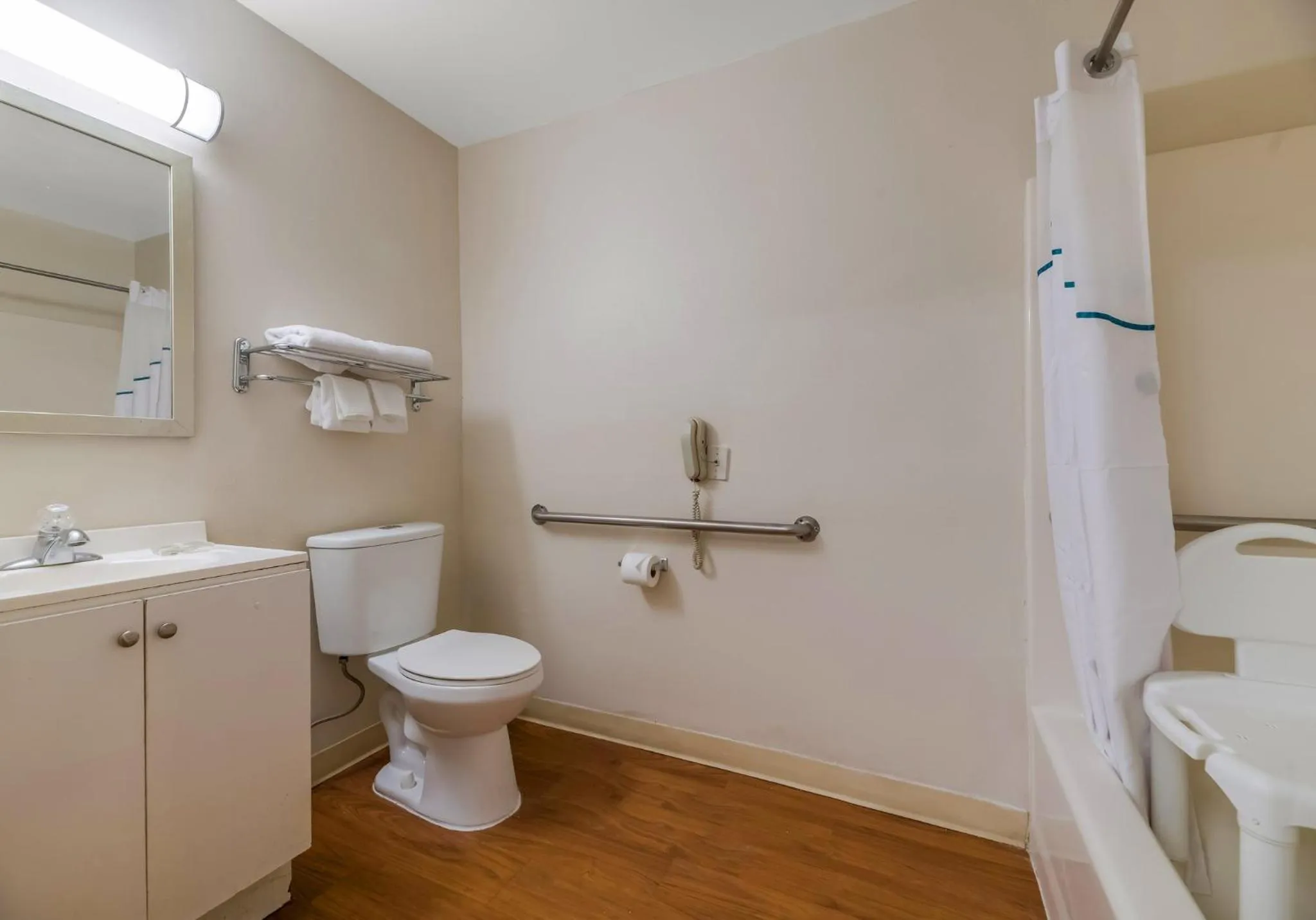 Bathroom in HomeTowne Studios by Red Roof Orlando - UCF Area